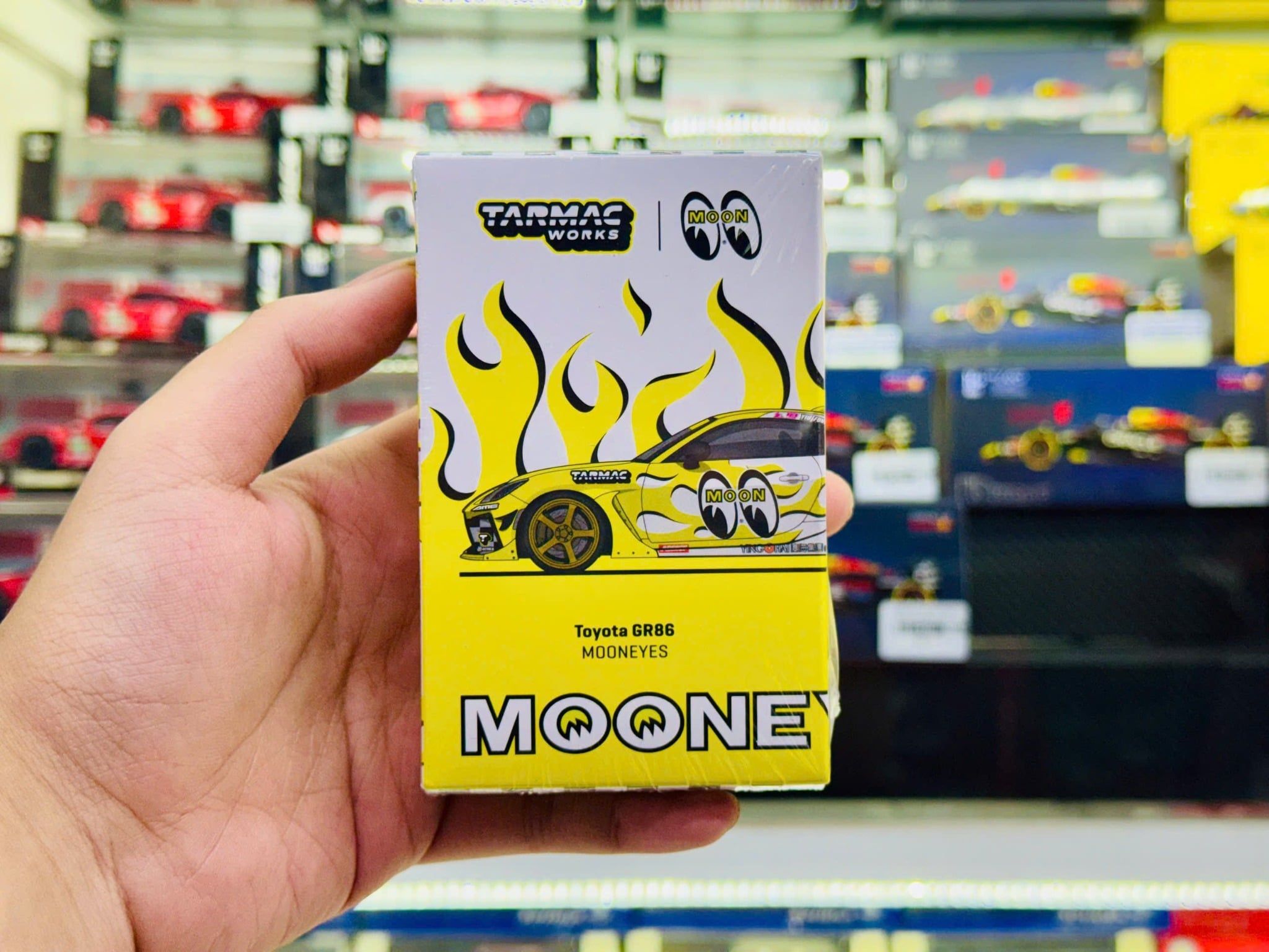  Mô hình xe Toyota GR86 MOONEYES tỉ lệ 1:64 Tarmac Works T64G-038-MOON 