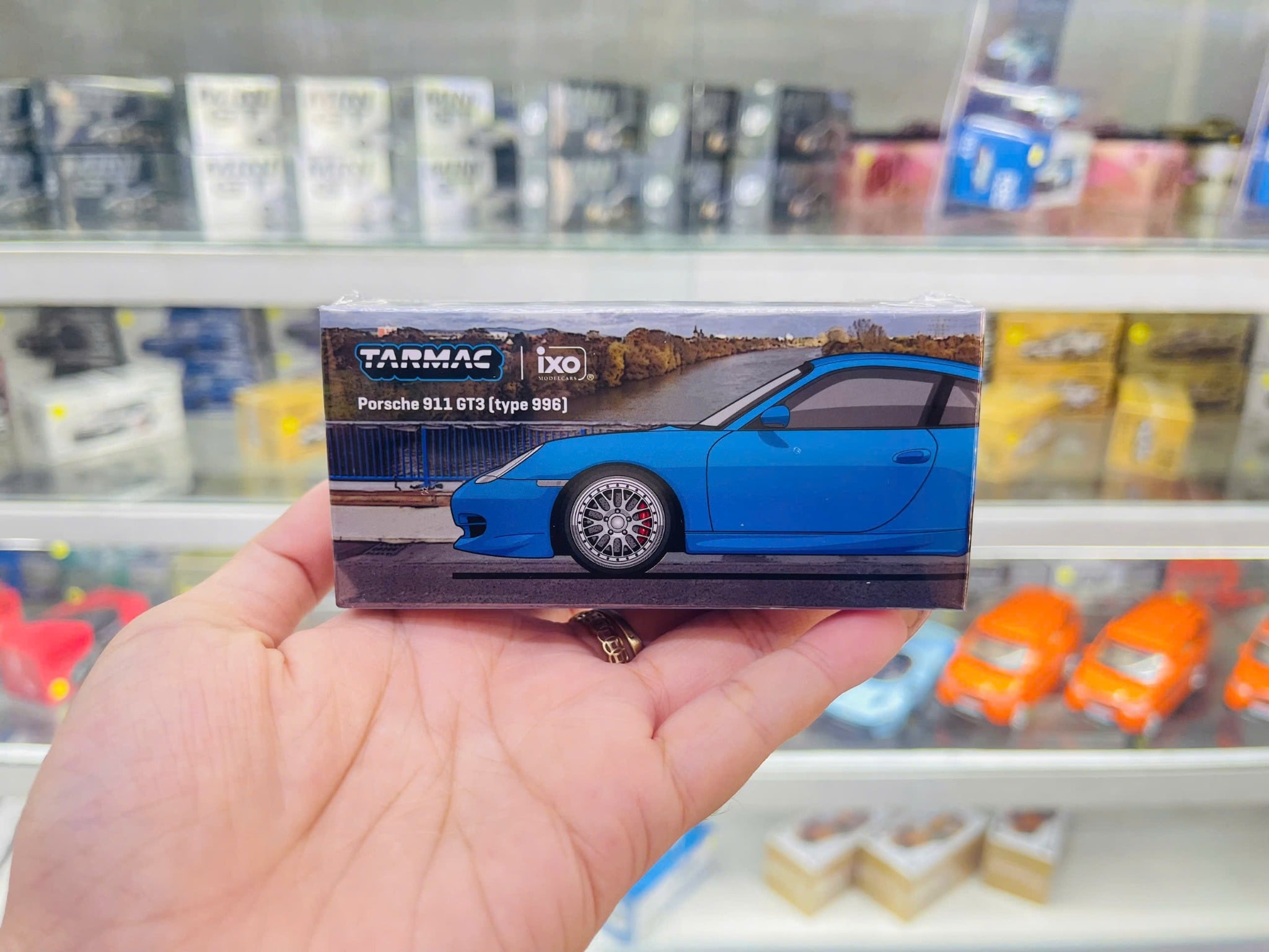 Mô hình xe Porsche 911 GT3 (type 996) Light Blue tỉ lệ 1:64 Tarmac Works T64G-069-BL 