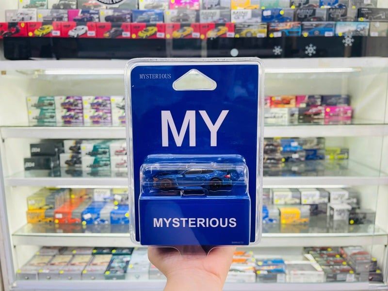  Mô hình xe BMW M4 GT3 cardbon card tỉ lệ 1:64 Mysterious OT64971 