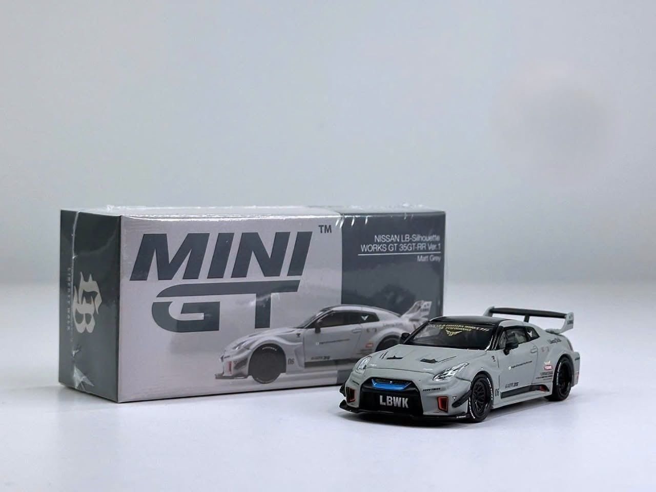  Mô hình xe NISSAN LB-Silhouette WORKS GT 35GT-RR Ver.1 Matt Grey tỉ lệ 1:64 MiniGT MGT01248 