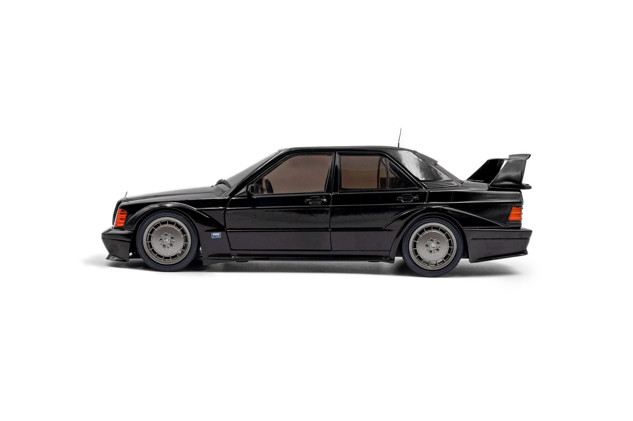  Mô hình xe ô tô Mercedes Benz 190 (W201) Evo II black tỉ lệ 1:18 Solido model S1801012 