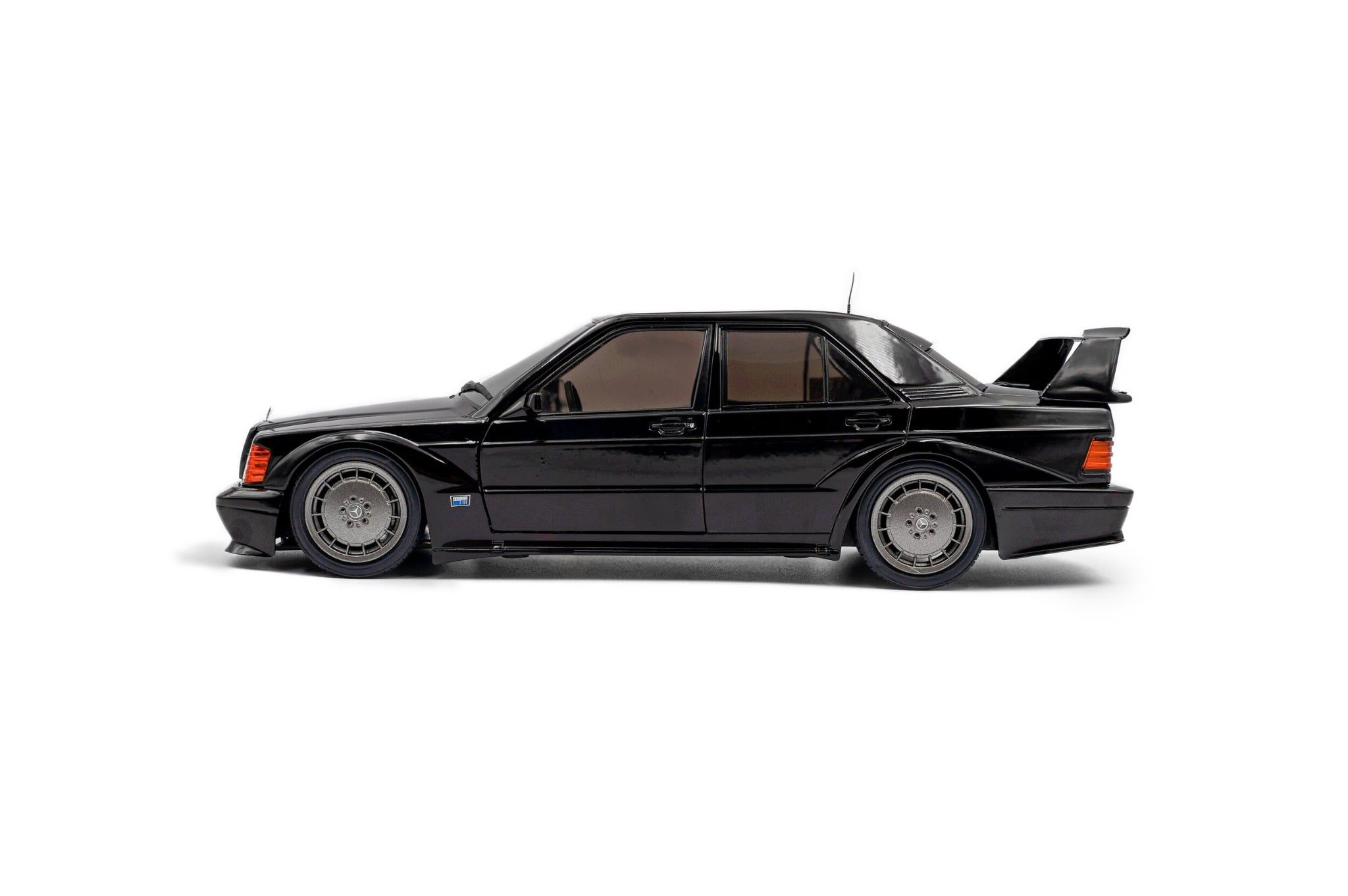  Mô hình xe ô tô Mercedes Benz 190 (W201) Evo II black tỉ lệ 1:18 Solido model S1801012 
