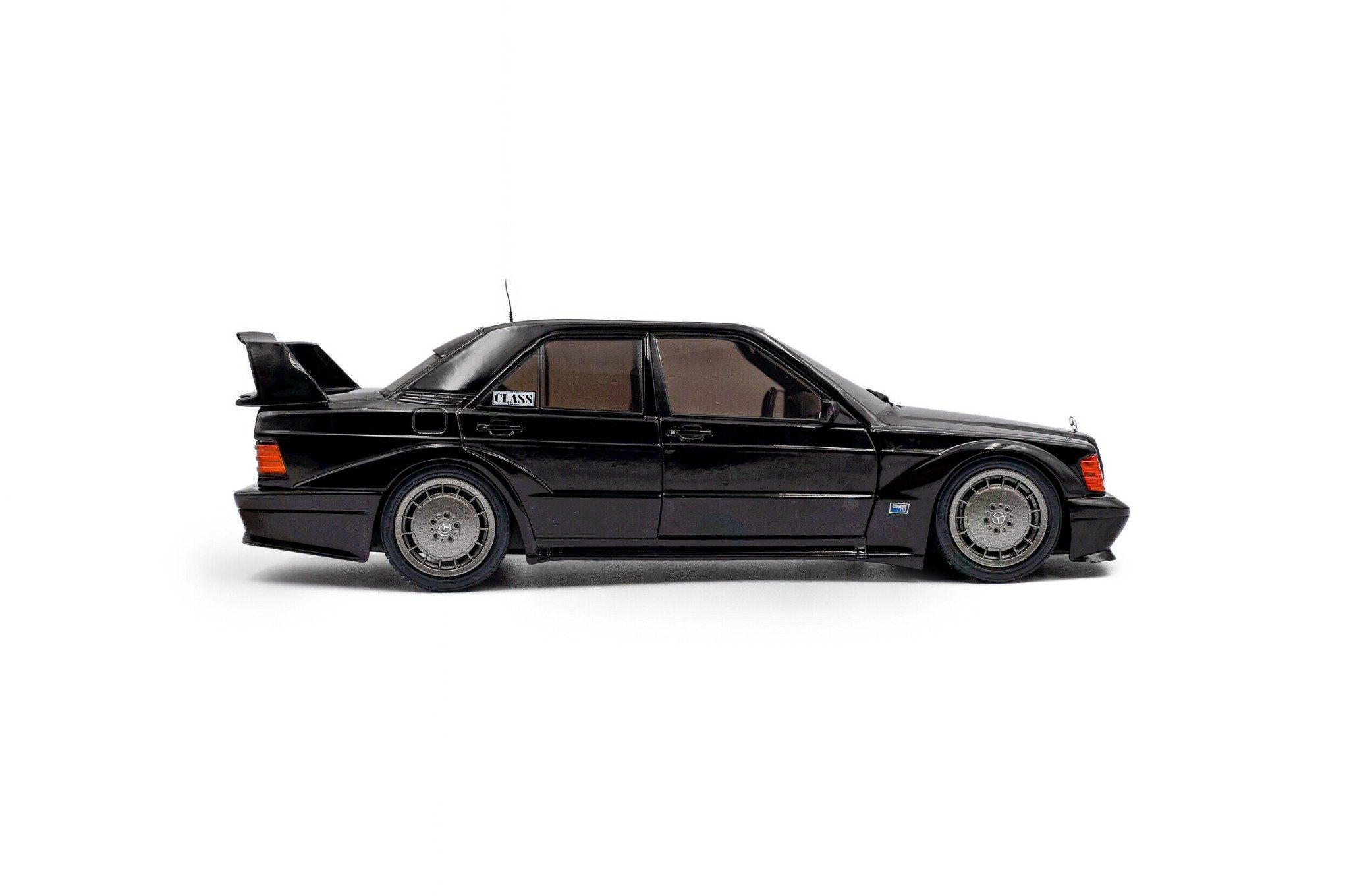  Mô hình xe ô tô Mercedes Benz 190 (W201) Evo II black tỉ lệ 1:18 Solido model S1801012 