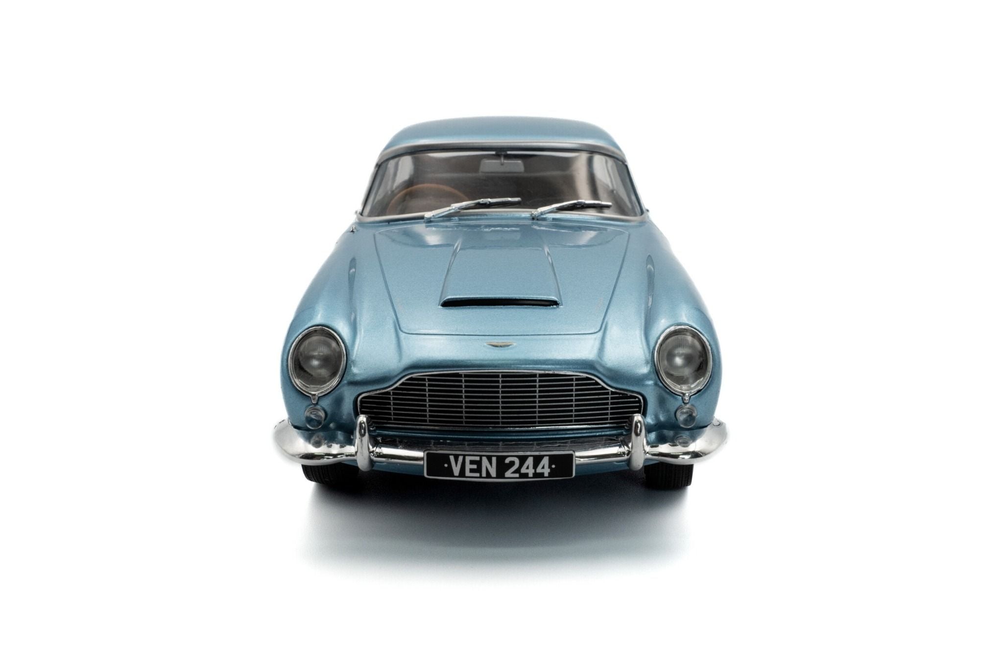  Mô hình xe ô tô Aston Martin DB5 Light Metallic Blue 1964 tỉ lệ 1:18 Solido model S1807104 