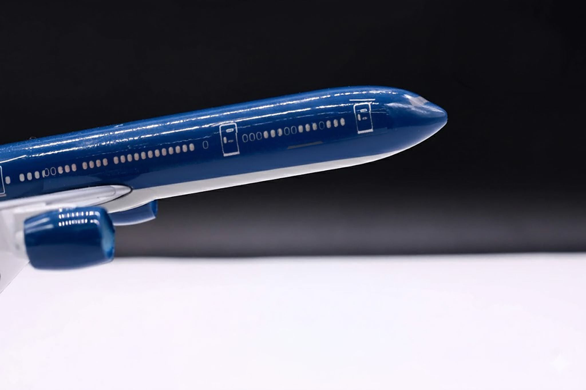  Mô hình máy bay VN Airlines Boeing B777 300ER 20cm MB20011 