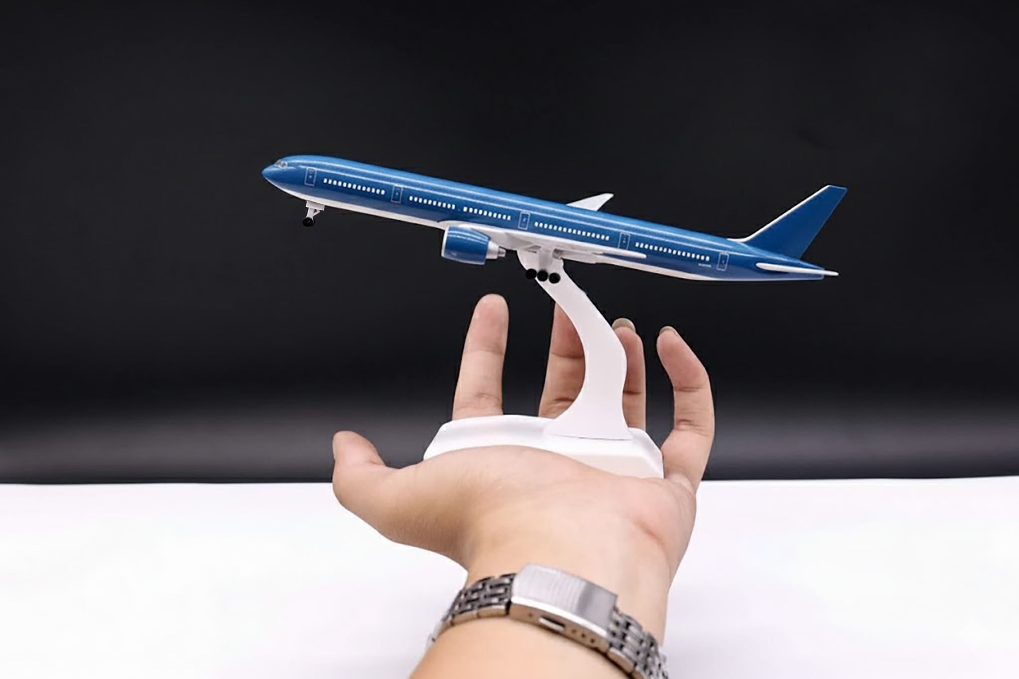  Mô hình máy bay VN Airlines Boeing B777 300ER 20cm MB20011 