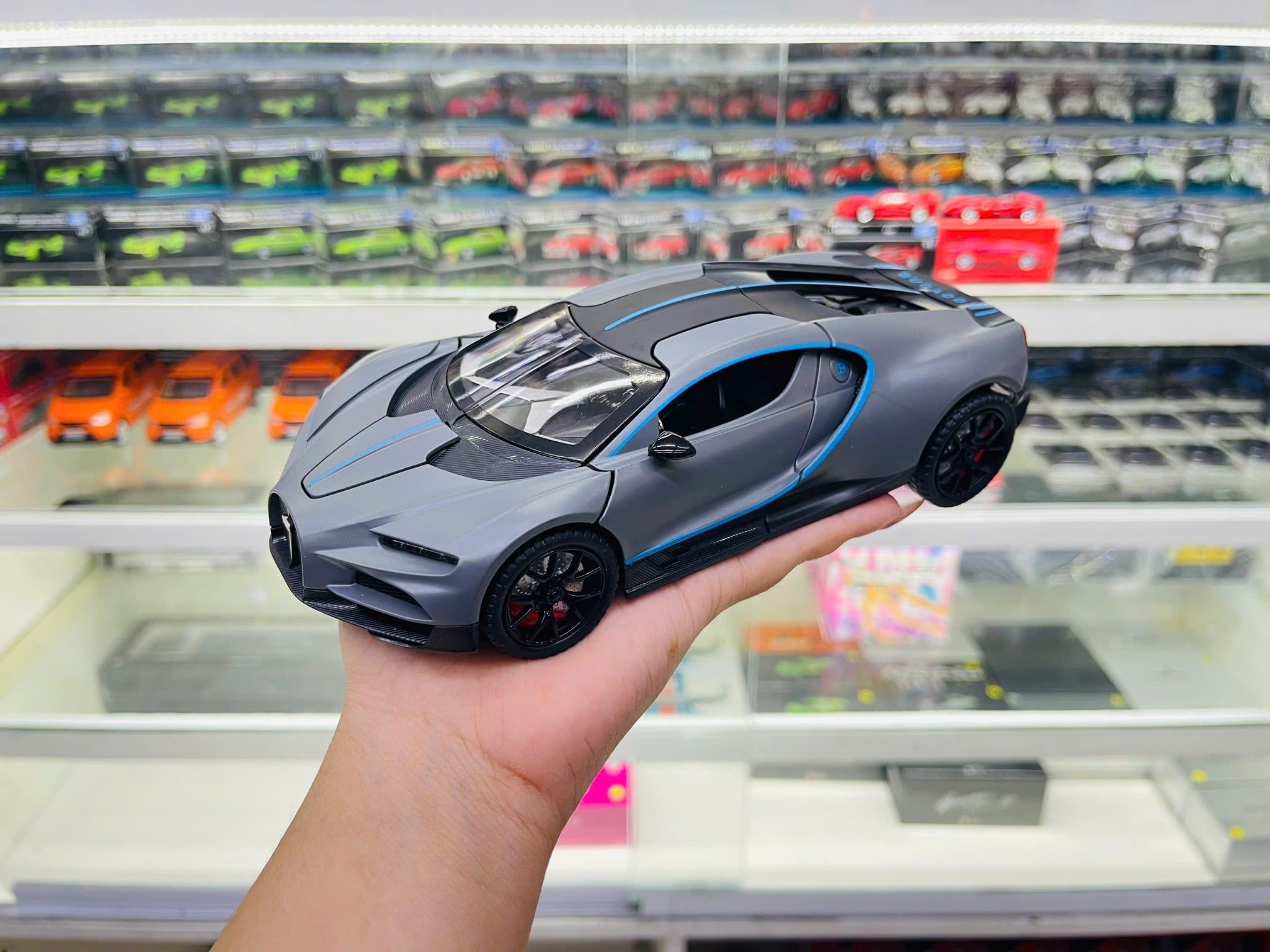  Mô hình xe Bugatti Tourbillon phun khói - full open tỉ lệ 1:24 Newao model XA2483 