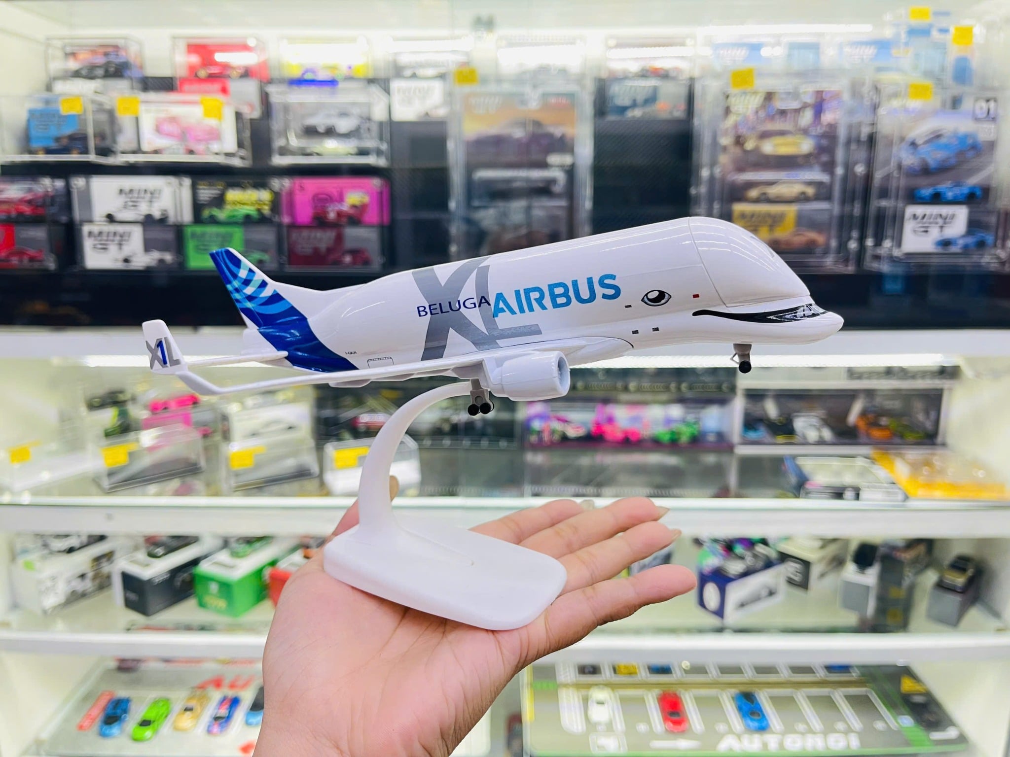  Mô hình máy bay vận chuyển Super Beluga Airbus XL whale có bánh xe kích thước 20cm MB20131 
