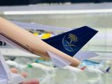  Mô hình máy bay Saudi Arabia Airlines Boeing B747 30cm MB30027 