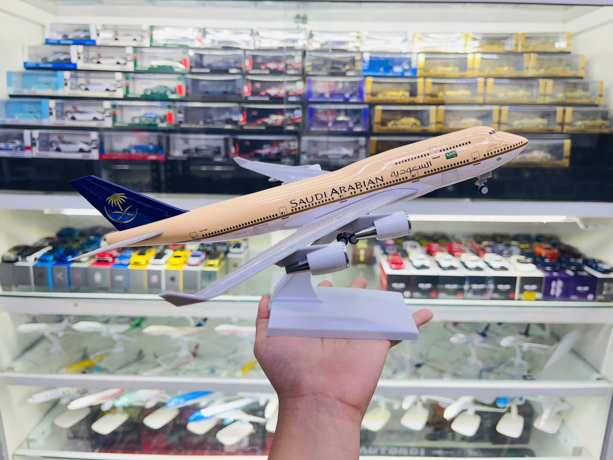  Mô hình máy bay Saudi Arabia Airlines Boeing B747 30cm MB30027 