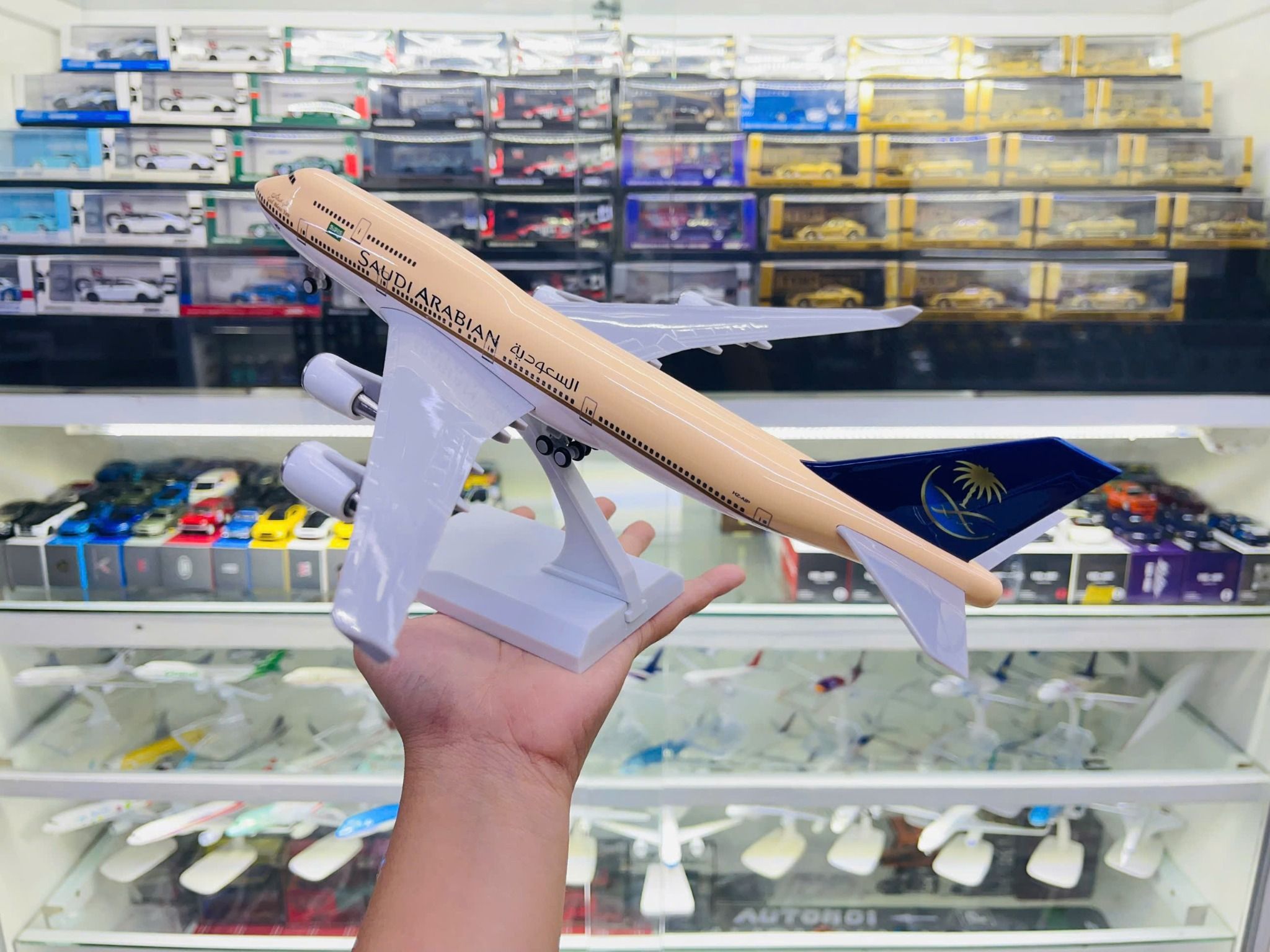  Mô hình máy bay Saudi Arabia Airlines Boeing B747 30cm MB30027 