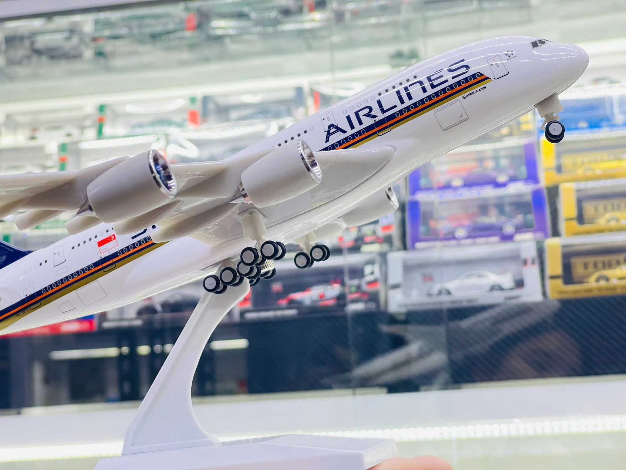  Mô hình máy bay Singapore Airlines Airbus A380 30cm MB30016 