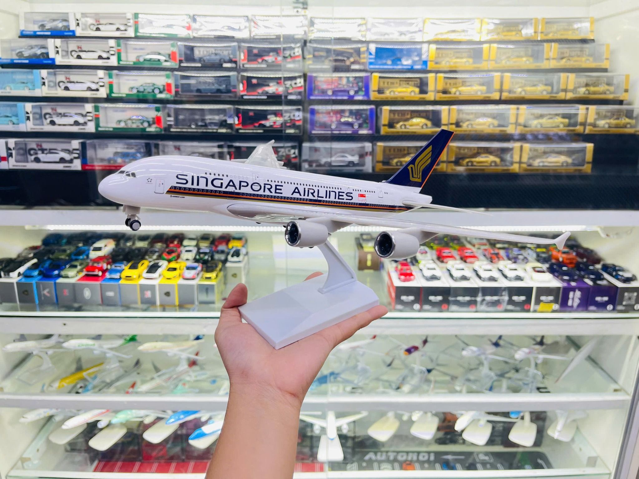  Mô hình máy bay Singapore Airlines Airbus A380 30cm MB30016 