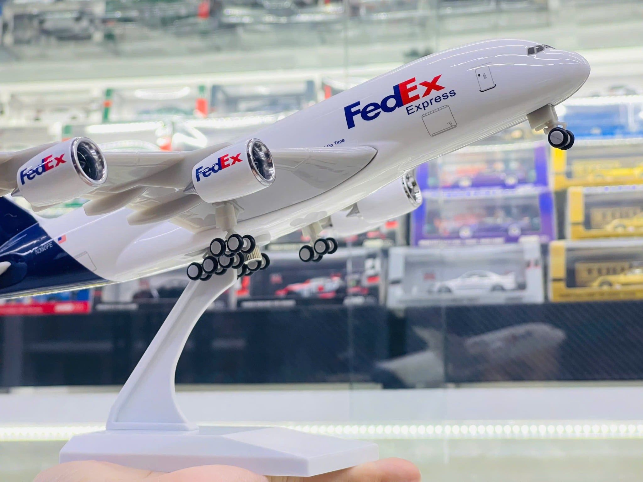  Mô hình máy bay vận chuyển FedEx Express Airbus A380 30cm MB30008 