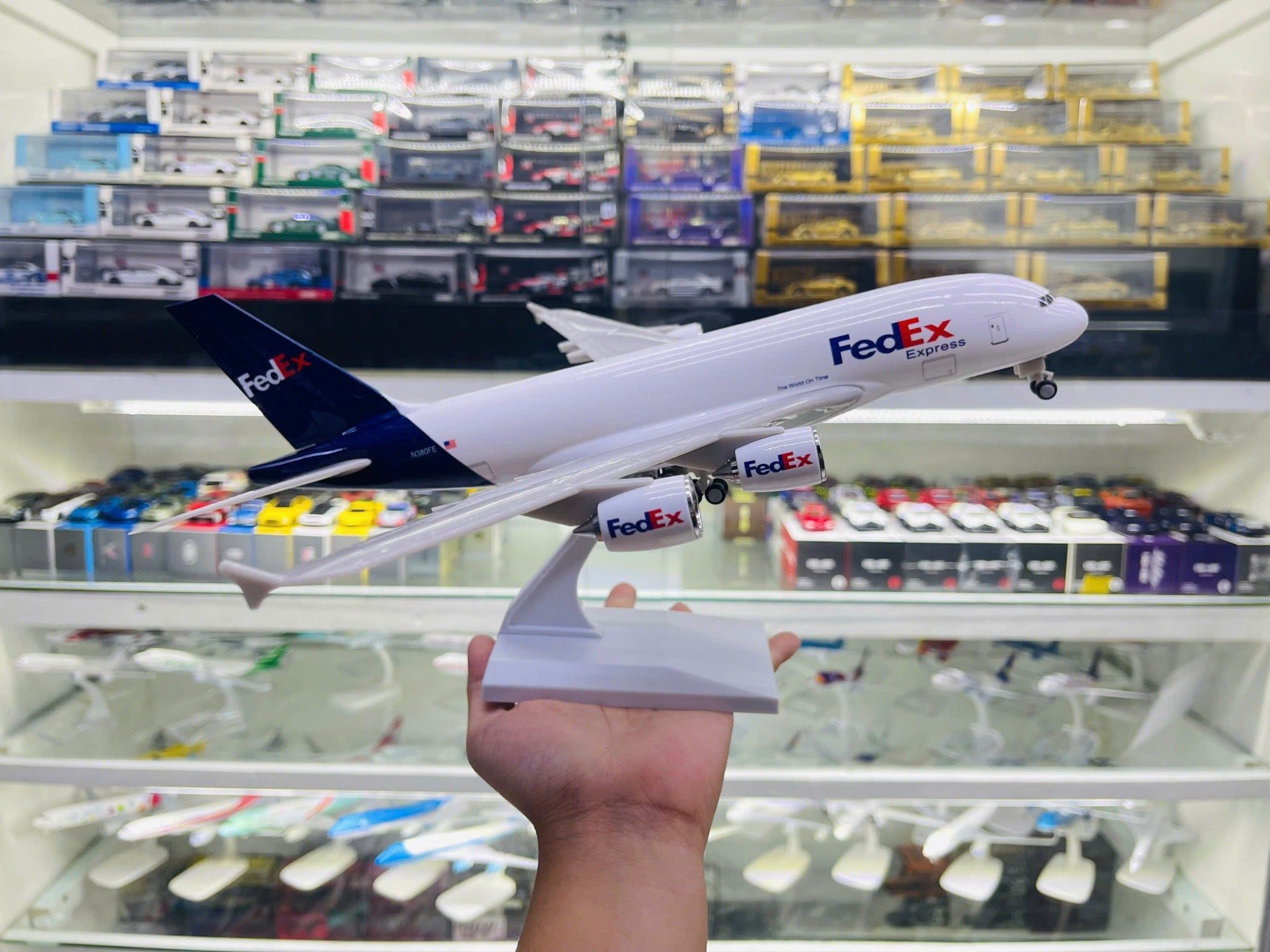  Mô hình máy bay vận chuyển FedEx Express Airbus A380 30cm MB30008 
