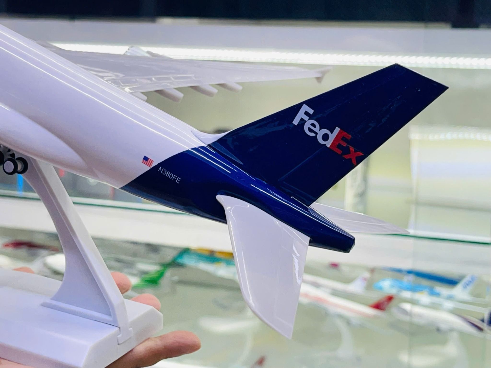  Mô hình máy bay vận chuyển FedEx Express Airbus A380 30cm MB30008 