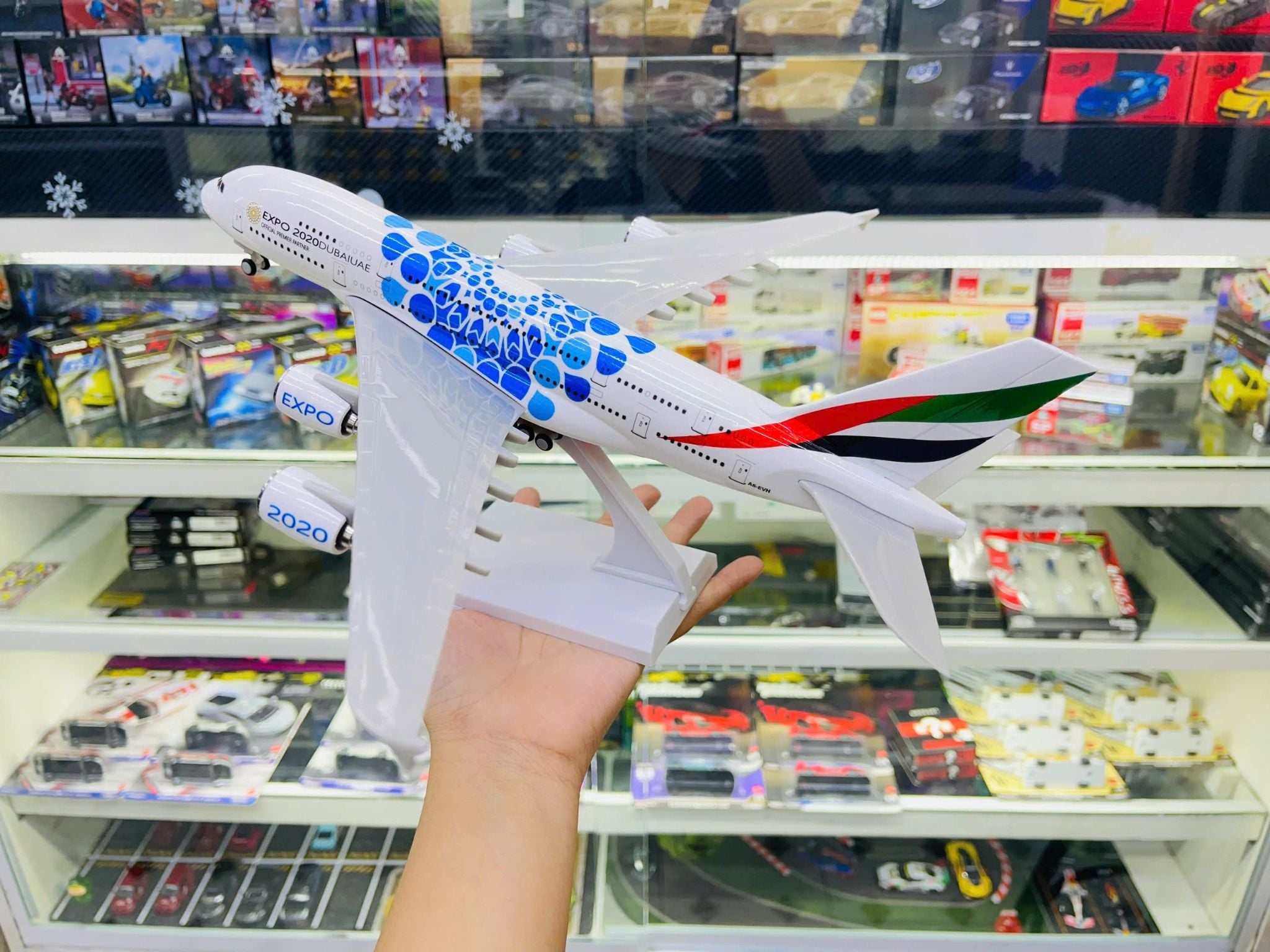  Mô hình máy bay Emirates Expo 2020 Airbus A380 30cm MB30017 