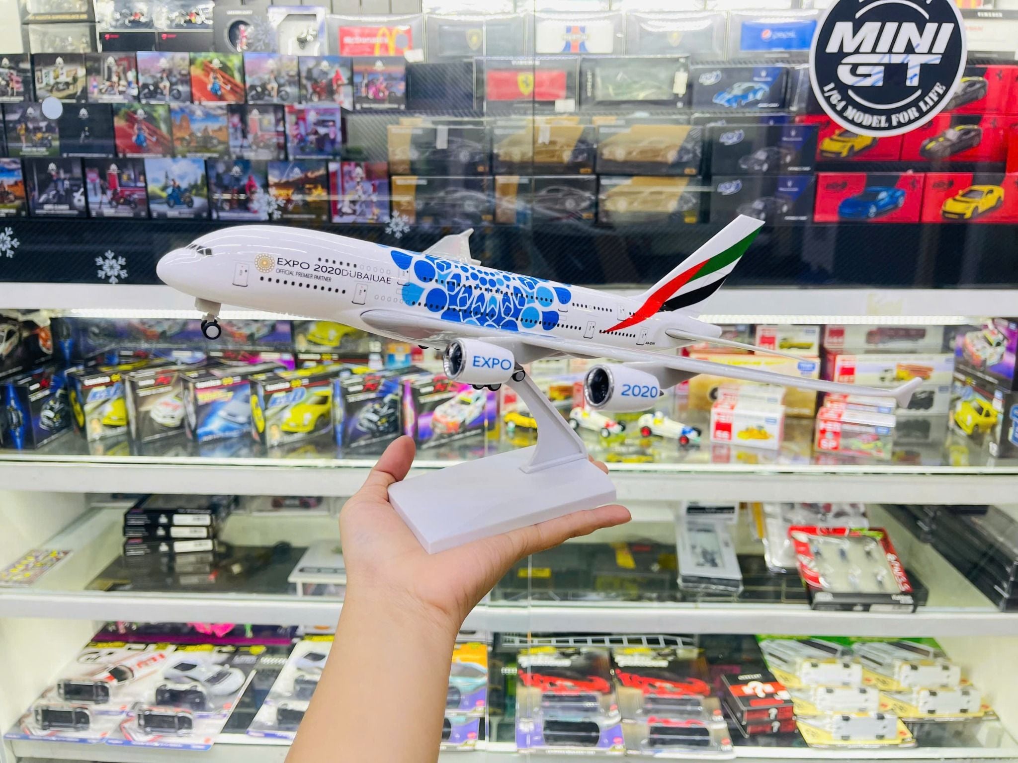  Mô hình máy bay Emirates Expo 2020 Airbus A380 30cm MB30017 