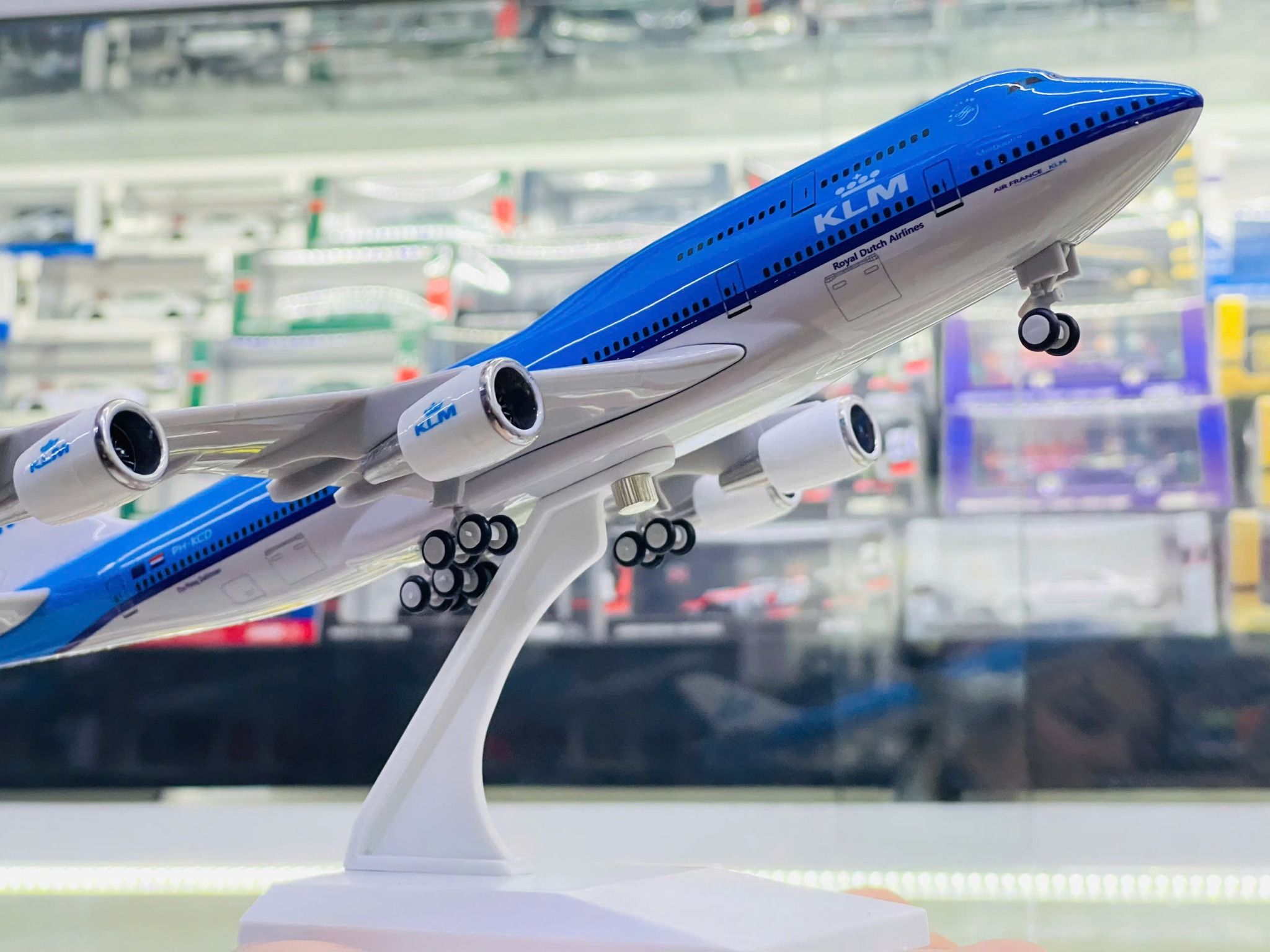 Mô hình máy bay KLM Royal Dutch Airlines Boeing B747 30cm MB30022 