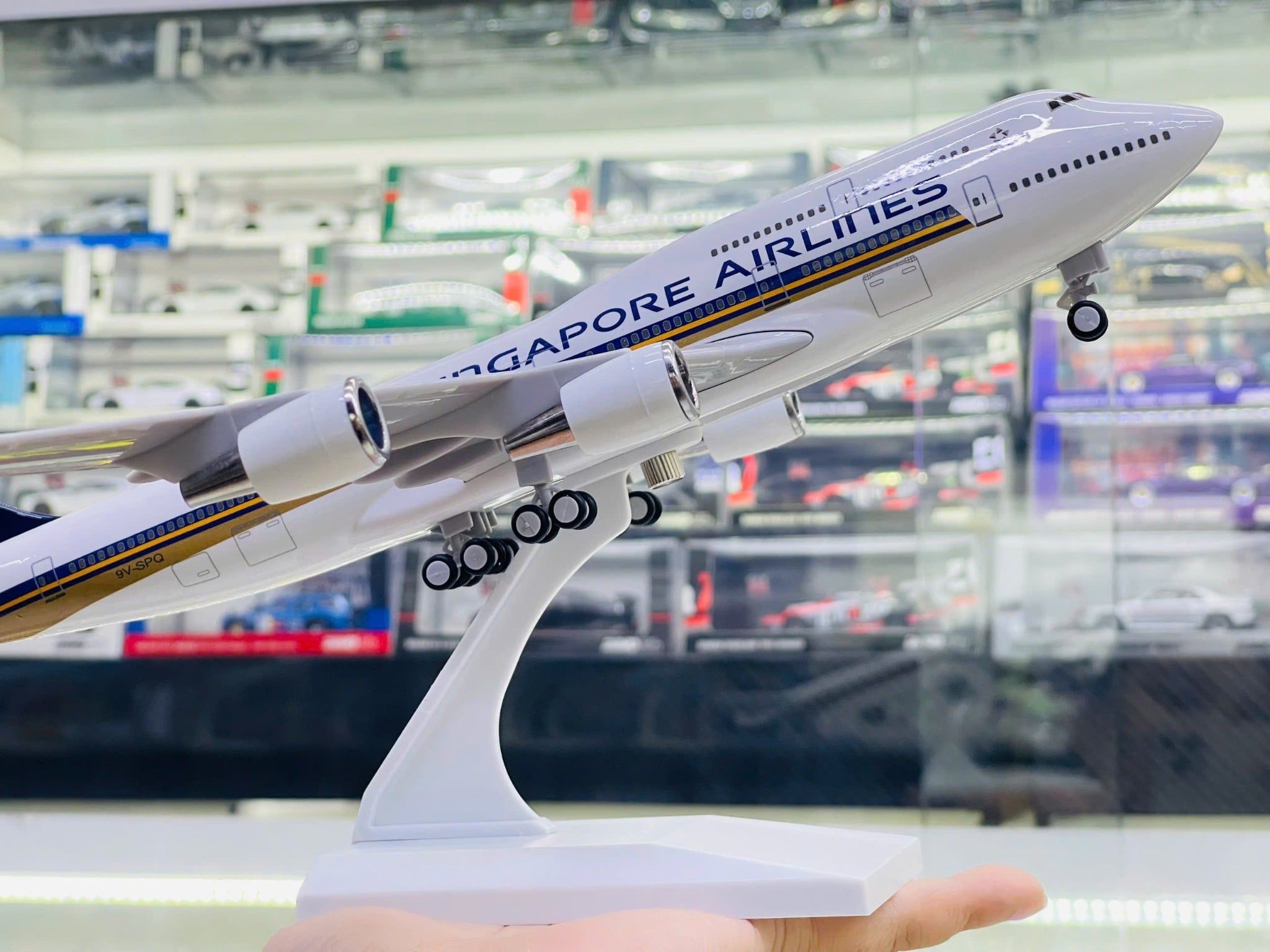  Mô hình máy bay Singapore Airlines Boeing B747 30cm MB30026 
