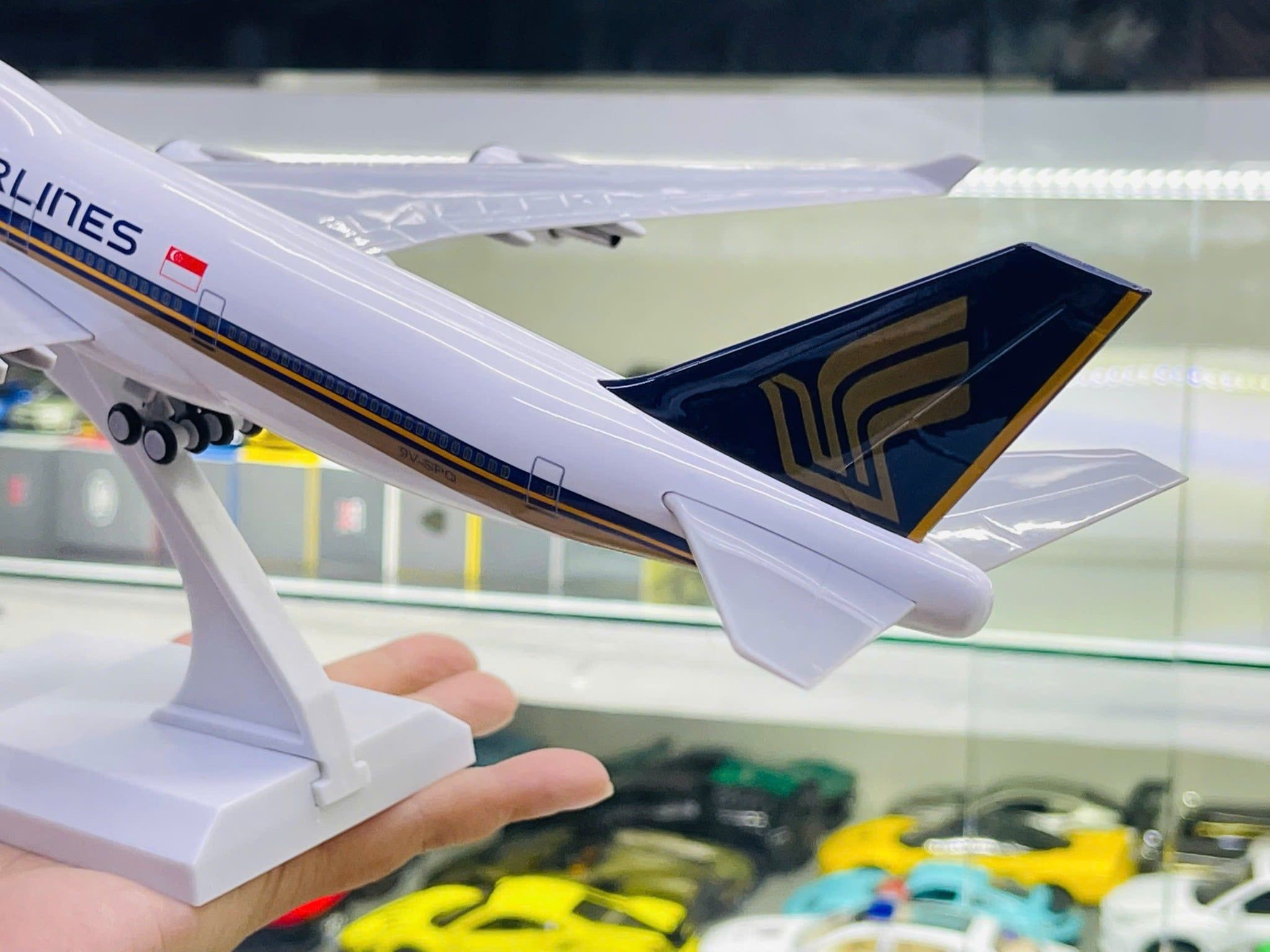  Mô hình máy bay Singapore Airlines Boeing B747 30cm MB30026 