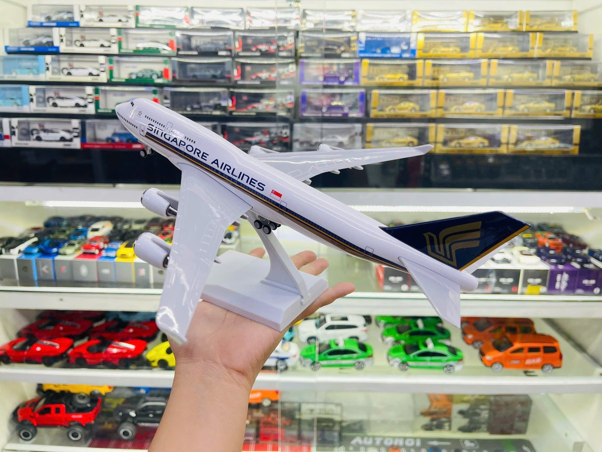  Mô hình máy bay Singapore Airlines Boeing B747 30cm MB30026 