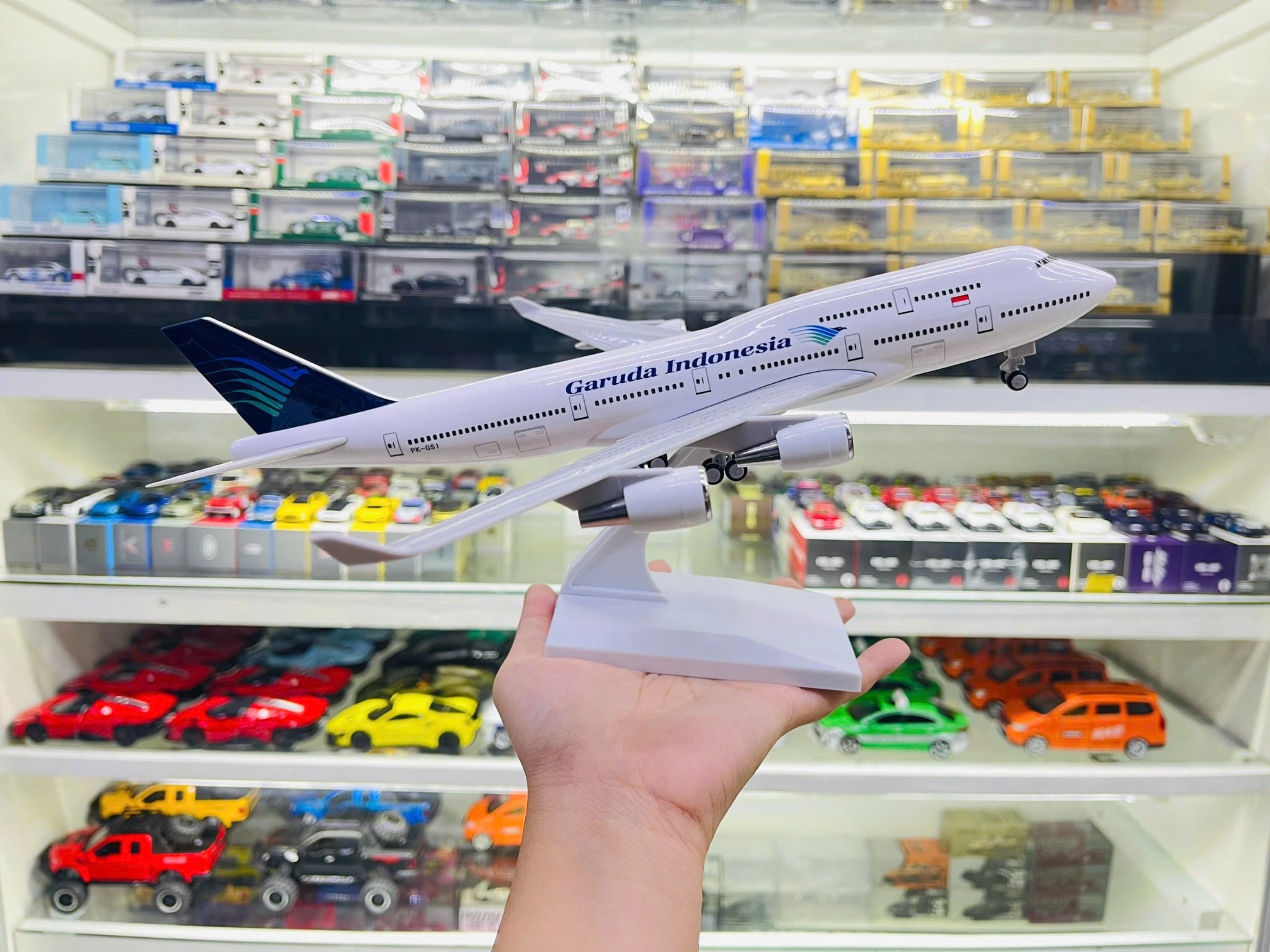  Mô hình máy bay Garuda Indonesia Boeing B747 30cm MB30029 