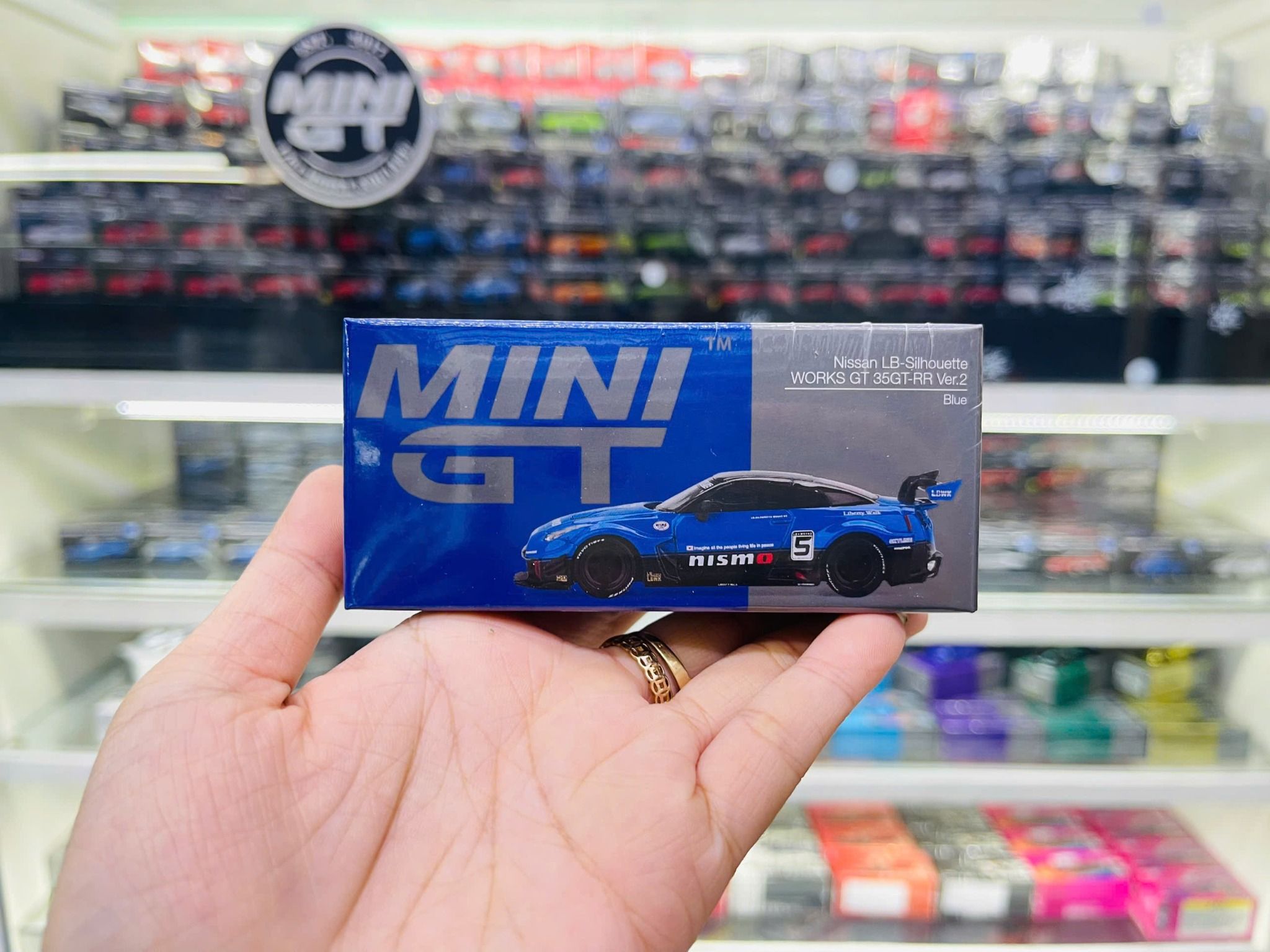  Mô hình xe LB-Silhouette WORKS GT NISSAN 35GT-RR Ver.2 Blue tỉ lệ 1:64 MiniGT MGT01124-CH 