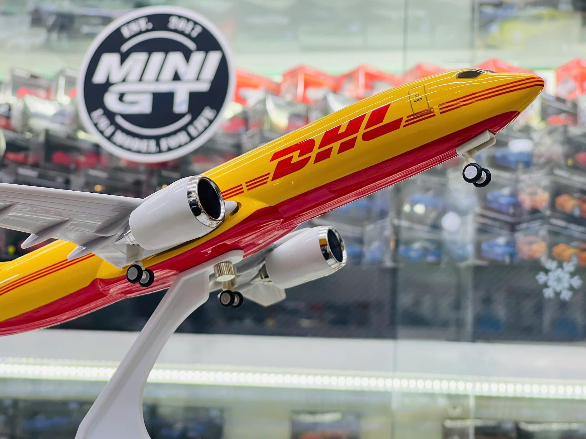  Mô hình máy bay vận chuyển DHL Boeing B737 MB30034 