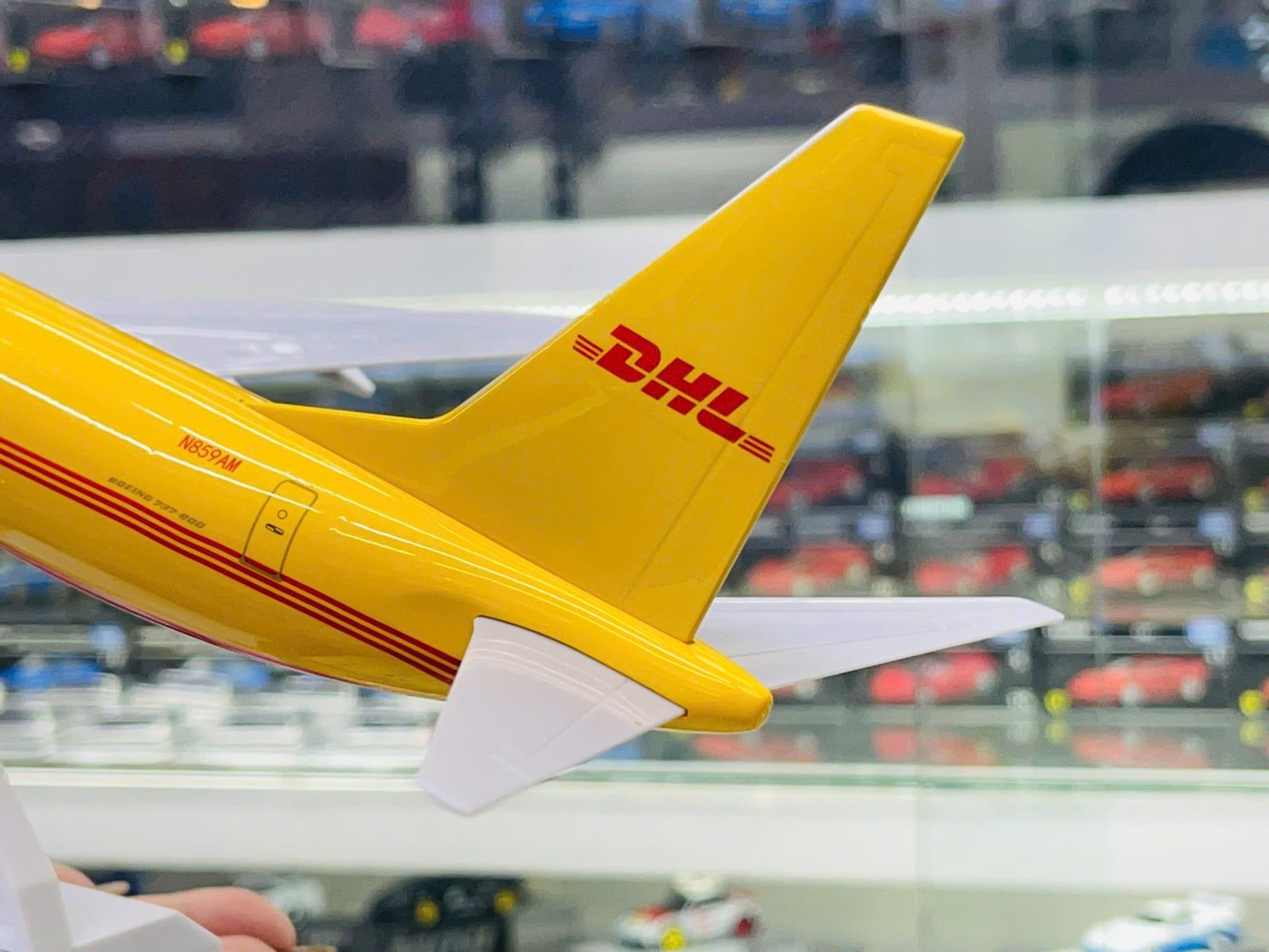  Mô hình máy bay vận chuyển DHL Boeing B737 MB30034 
