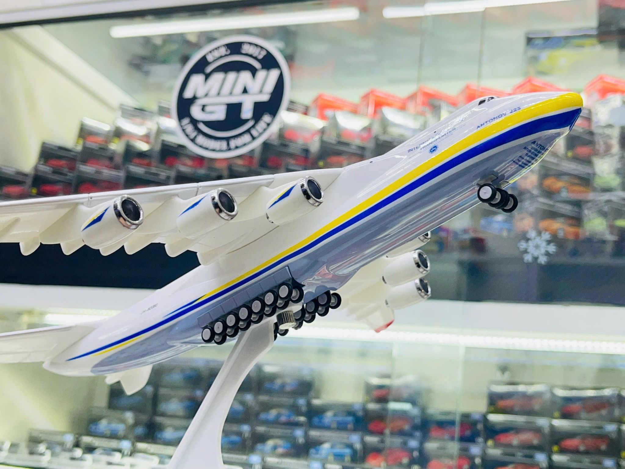  Mô hình máy bay vận chuyển Antonov AN-225 30cm MB30036 