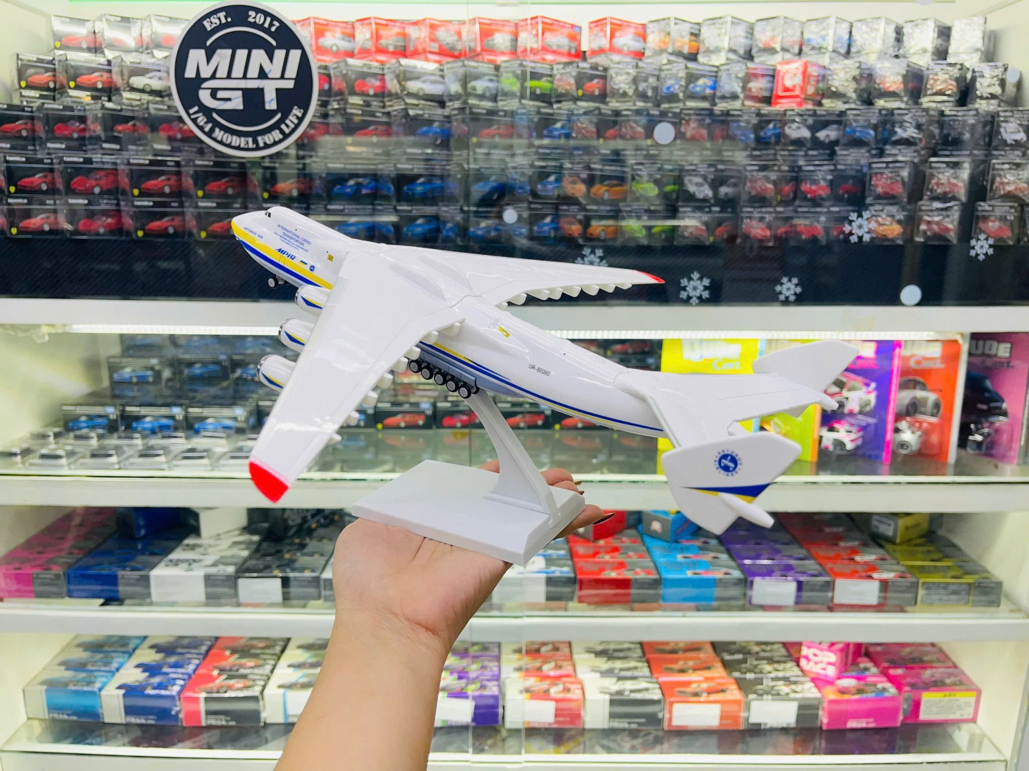  Mô hình máy bay vận chuyển Antonov AN-225 30cm MB30036 