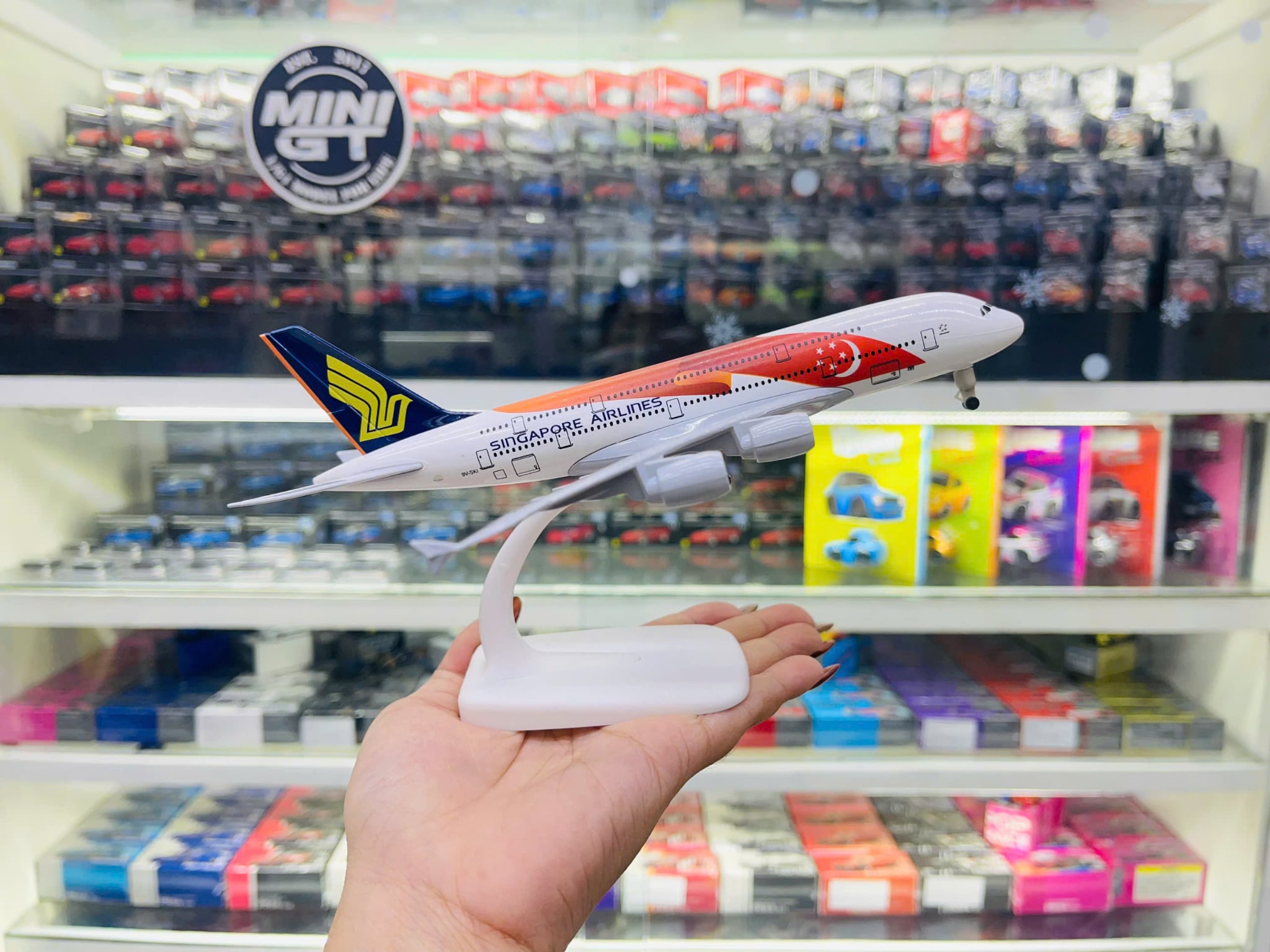  Mô hình máy bay Singapore dòng A A380 50th anniversary of Singapore kích thước 20 cm MB20158 