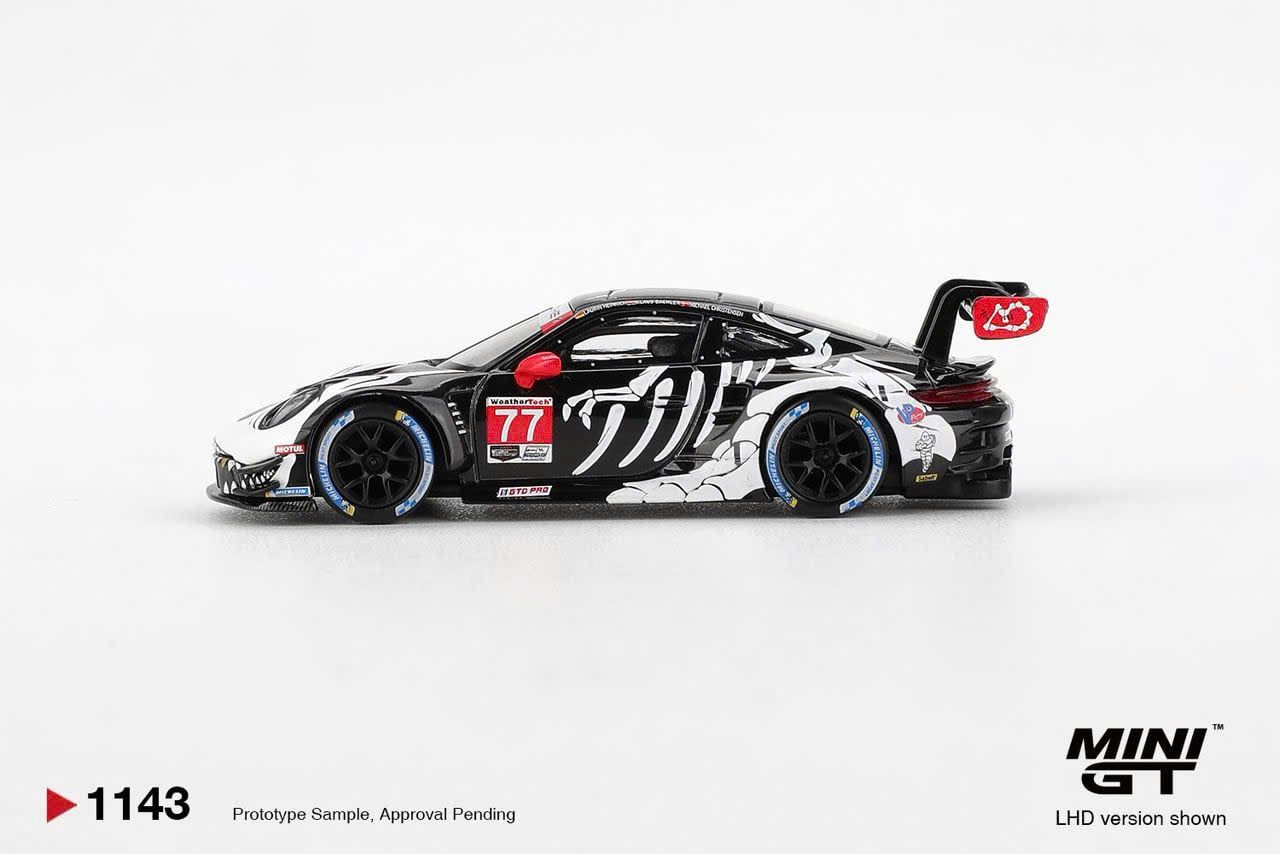  Mô hình xe Porsche 911 GT3 R #77 AO Racing 2025 IMSA Petit Le Mans bản card tỉ lệ 1:64 MiniGT MGT01143 