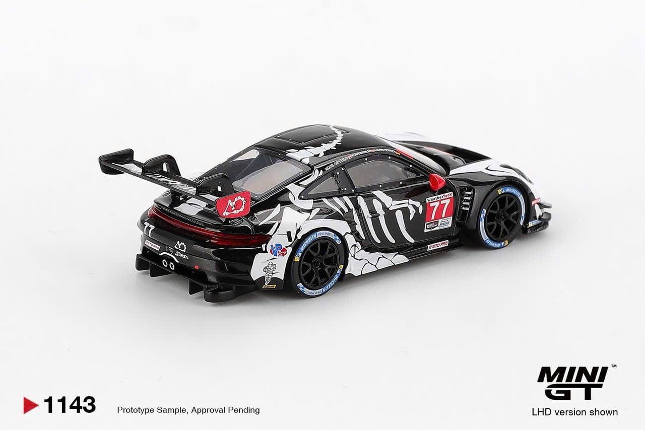  Mô hình xe Porsche 911 GT3 R #77 AO Racing 2025 IMSA Petit Le Mans bản card tỉ lệ 1:64 MiniGT MGT01143 