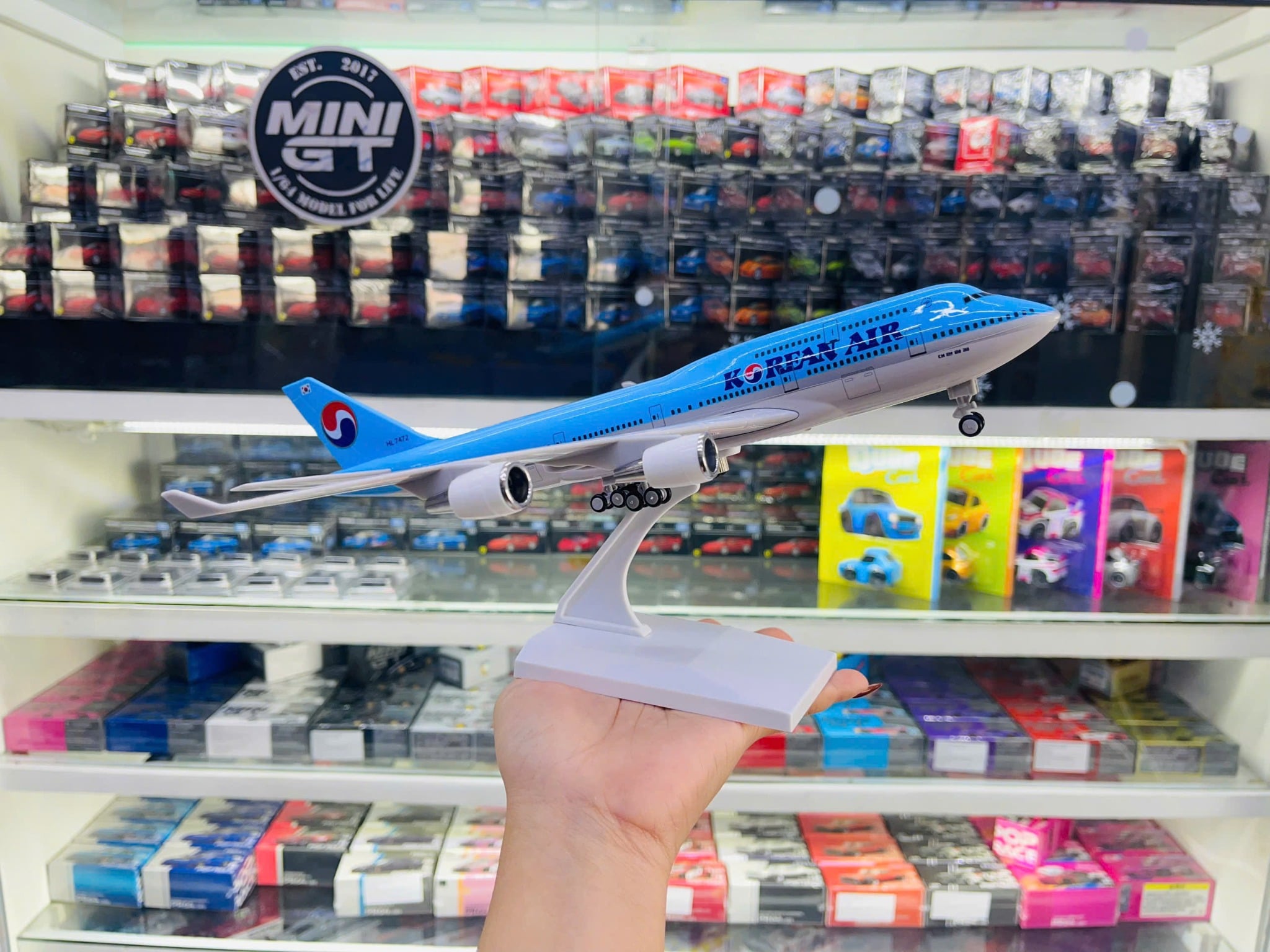  Mô hình máy bay Korean Air Boeing B747 30cm MB30024 