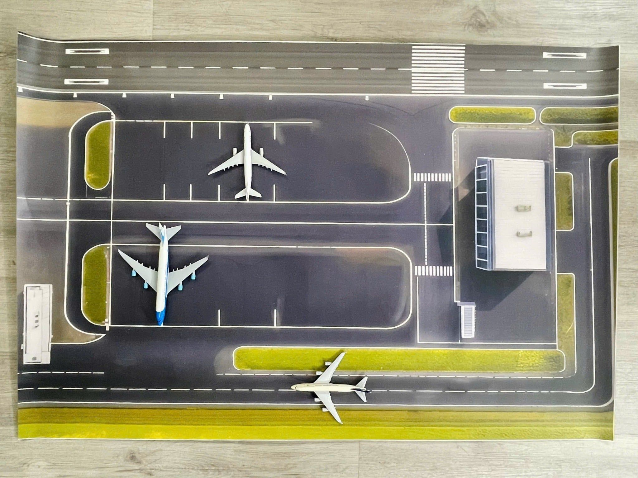  Phụ kiện trưng bày sàn đỗ xe, mặt đường chất liệu in pp 80x120cm cán mờ chống nước bụi bẩn dành cho xe mô hình nhiều tỉ lệ DR048 