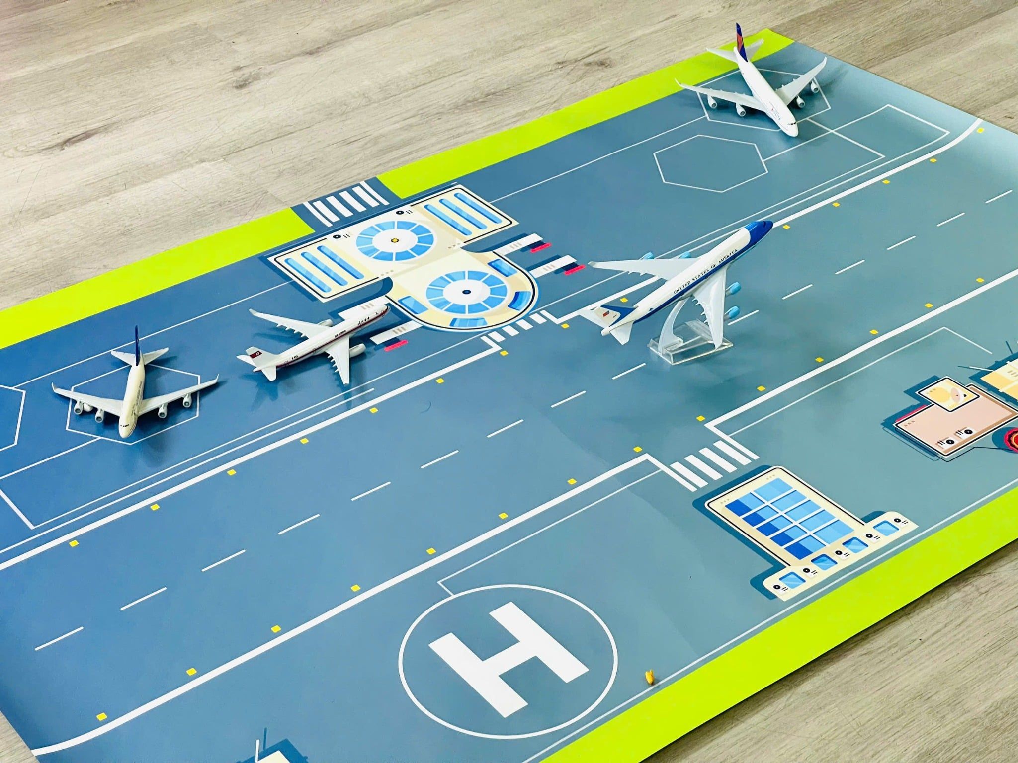  Phụ kiện trưng bày sàn đỗ, đường băng máy bay mô hình chất liệu in pp 80x120cm cán mờ chống nước bụi bẩn dành cho máy bay nhiều tỉ lệ DR047 