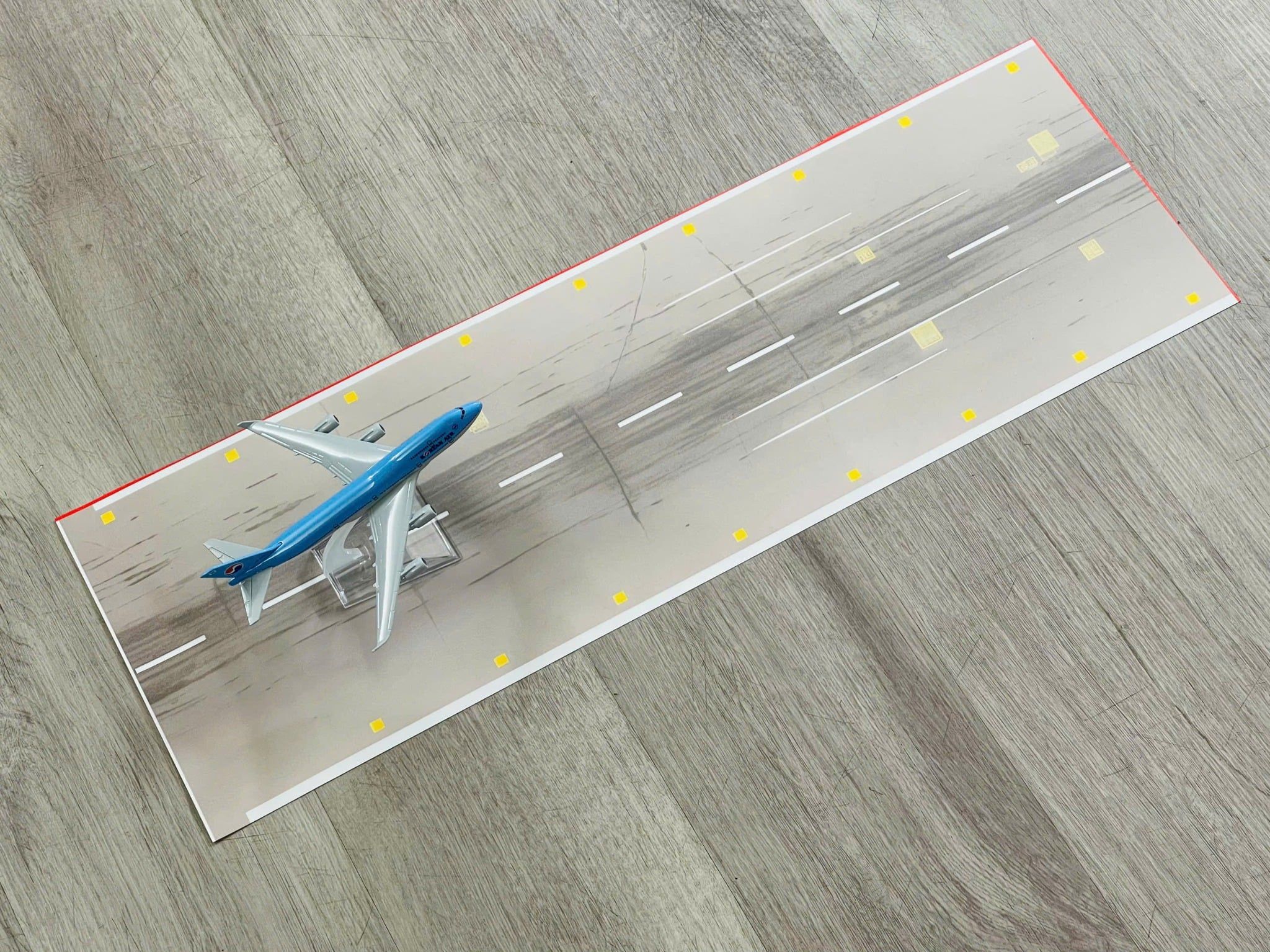  Phụ kiện trưng bày sàn đỗ xe, mặt đường chất liệu in pp 20x60cm cán mờ chống nước bụi bẩn dành cho xe mô hình nhiều tỉ lệ DR049 