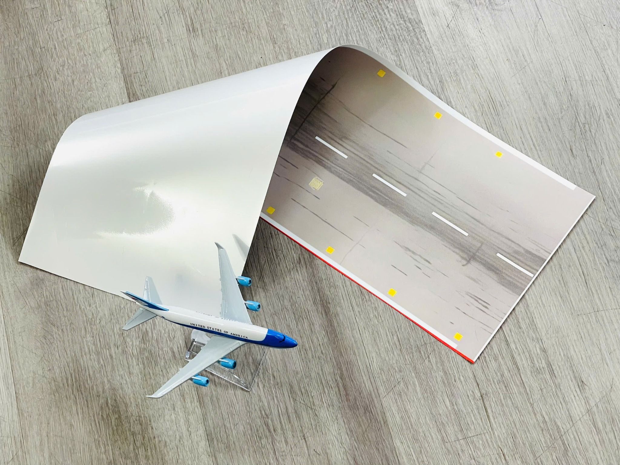  Phụ kiện trưng bày sàn đỗ xe, mặt đường chất liệu in pp 20x60cm cán mờ chống nước bụi bẩn dành cho xe mô hình nhiều tỉ lệ DR049 