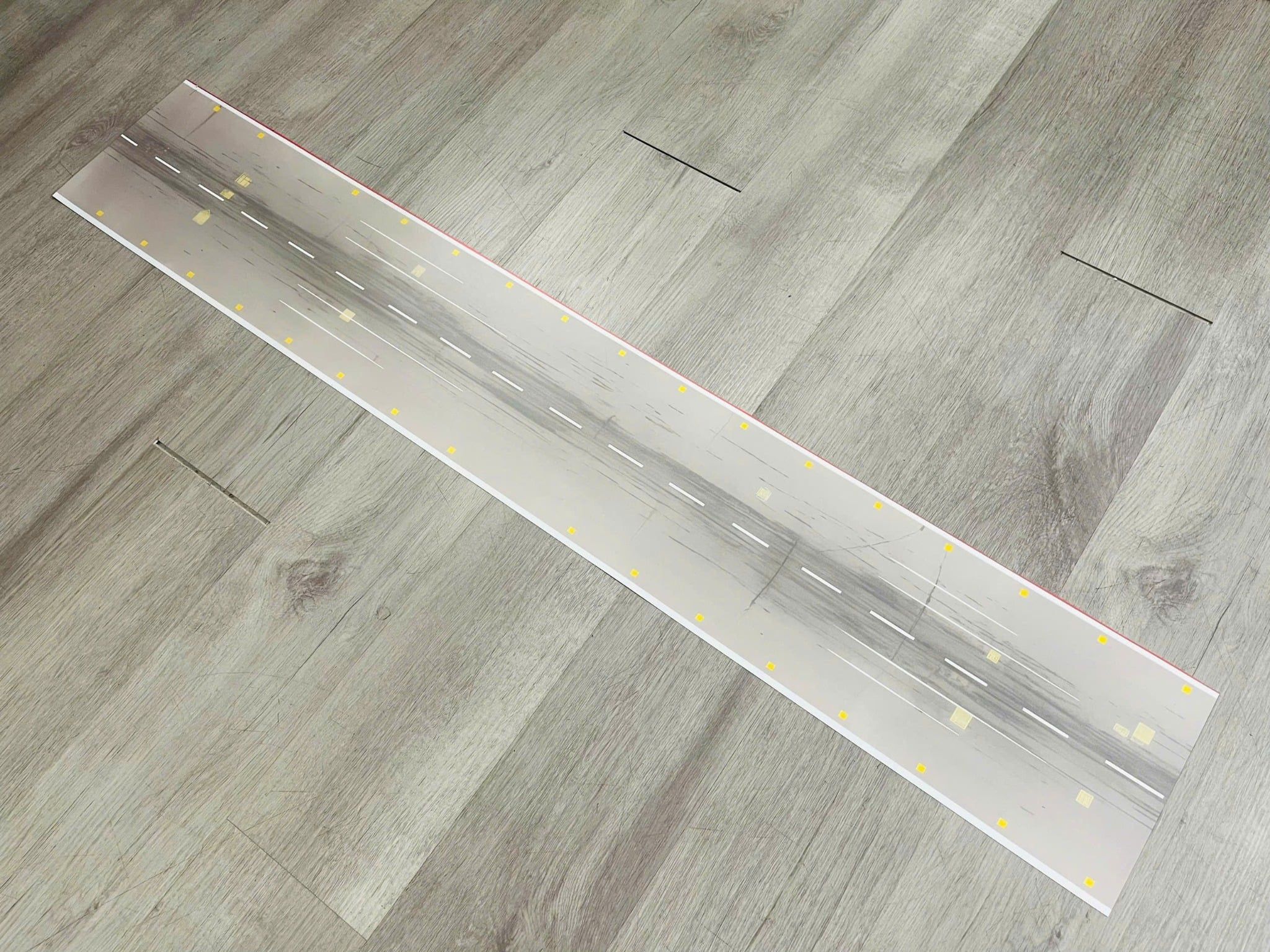  Phụ kiện trưng bày sàn đỗ xe, mặt đường chất liệu in pp 20x120cm cán mờ chống nước bụi bẩn dành cho xe mô hình nhiều tỉ lệ DR049 
