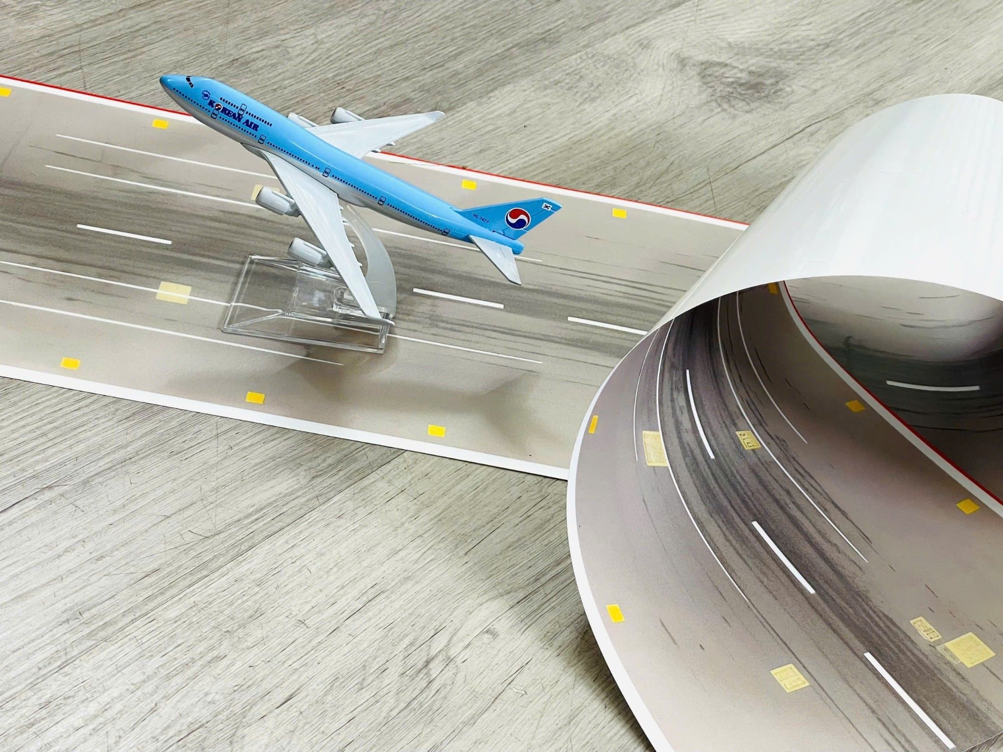  Phụ kiện trưng bày sàn đỗ xe, mặt đường chất liệu in pp 20x120cm cán mờ chống nước bụi bẩn dành cho xe mô hình nhiều tỉ lệ DR049 