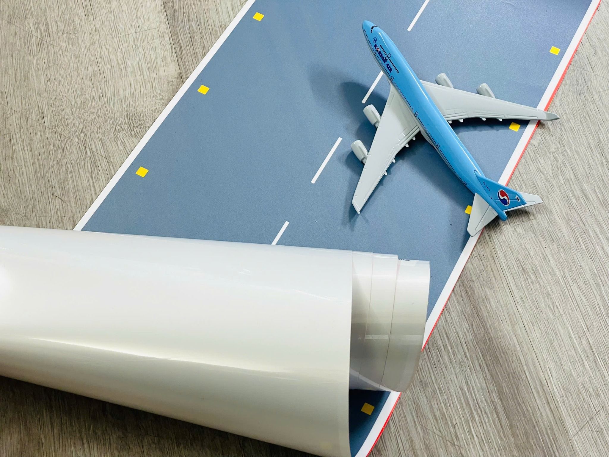  Phụ kiện trưng bày sàn đỗ, đường băng máy bay mô hình chất liệu in pp 20x120cm cán mờ chống nước bụi bẩn dành cho máy bay nhiều tỉ lệ DR047 