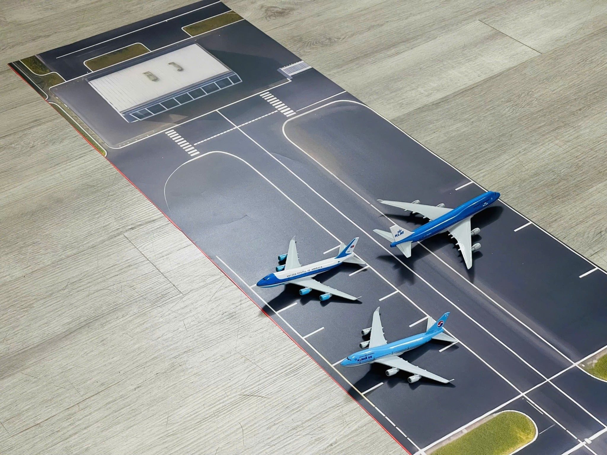  Phụ kiện trưng bày sàn đỗ xe, mặt đường chất liệu in pp 40x120cm cán mờ chống nước bụi bẩn dành cho xe mô hình nhiều tỉ lệ DR048 