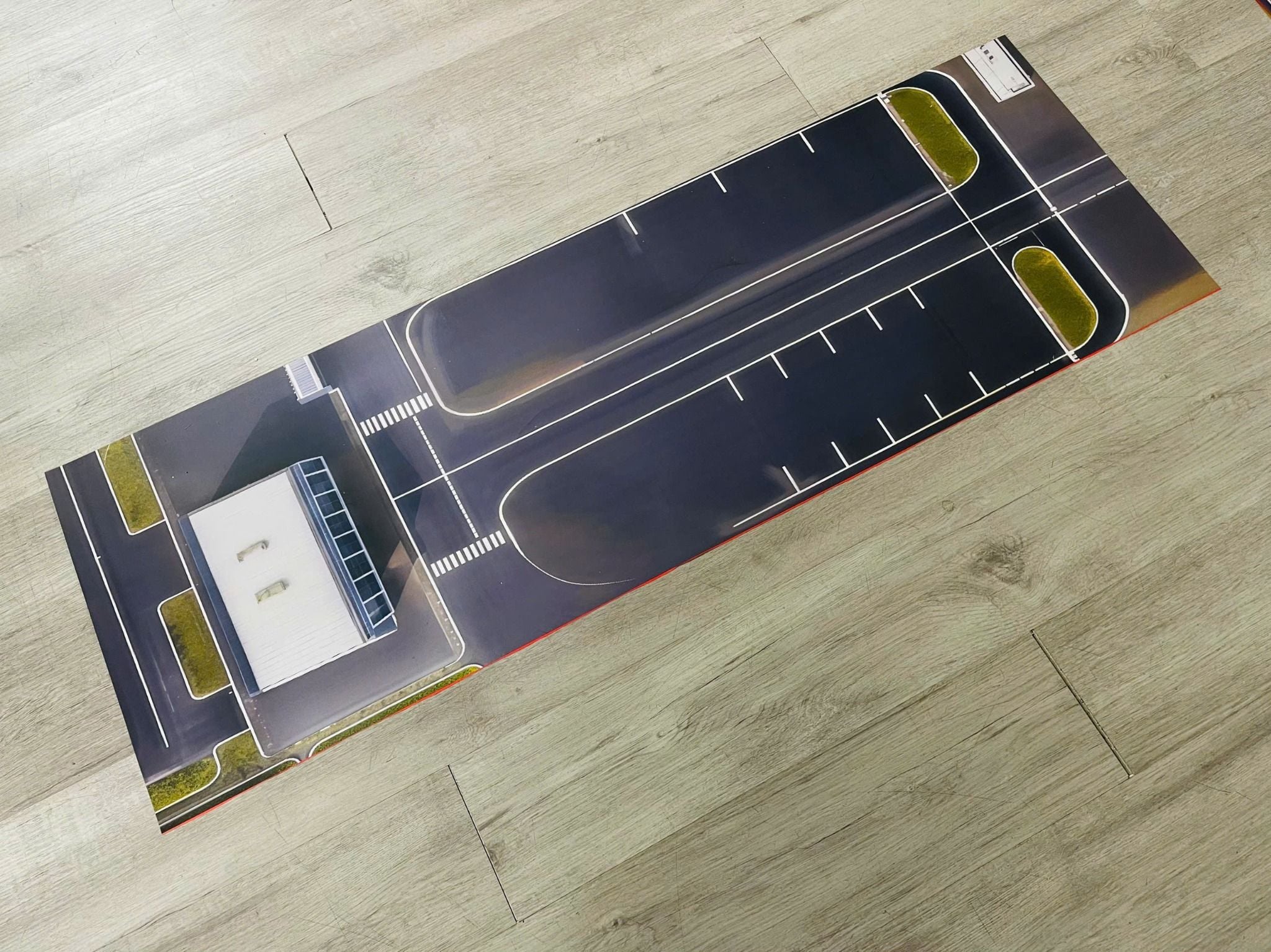  Phụ kiện trưng bày sàn đỗ xe, mặt đường chất liệu in pp 40x120cm cán mờ chống nước bụi bẩn dành cho xe mô hình nhiều tỉ lệ DR048 