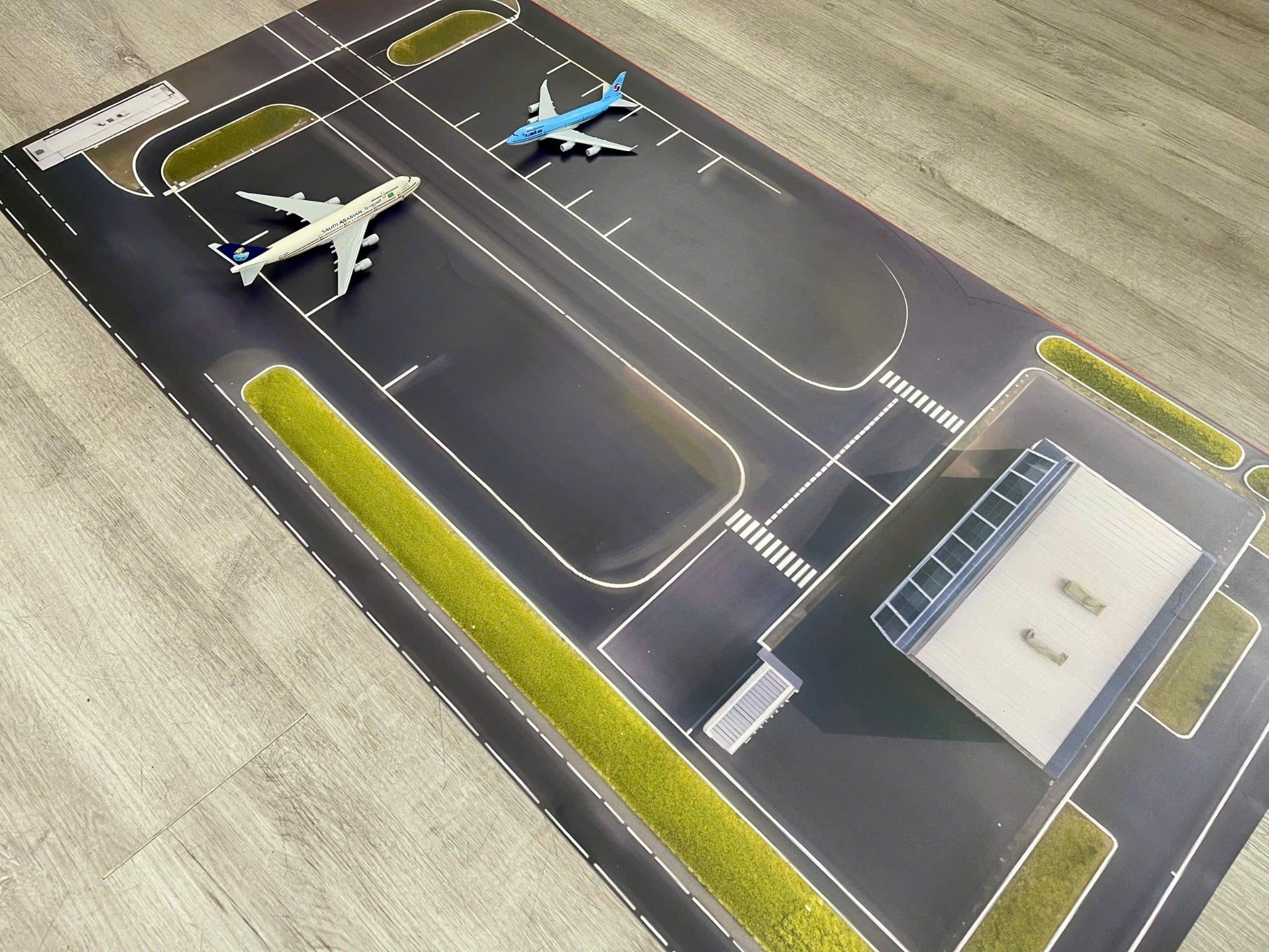  Phụ kiện trưng bày sàn đỗ xe, mặt đường chất liệu in pp 60x120cm cán mờ chống nước bụi bẩn dành cho xe mô hình nhiều tỉ lệ DR048 