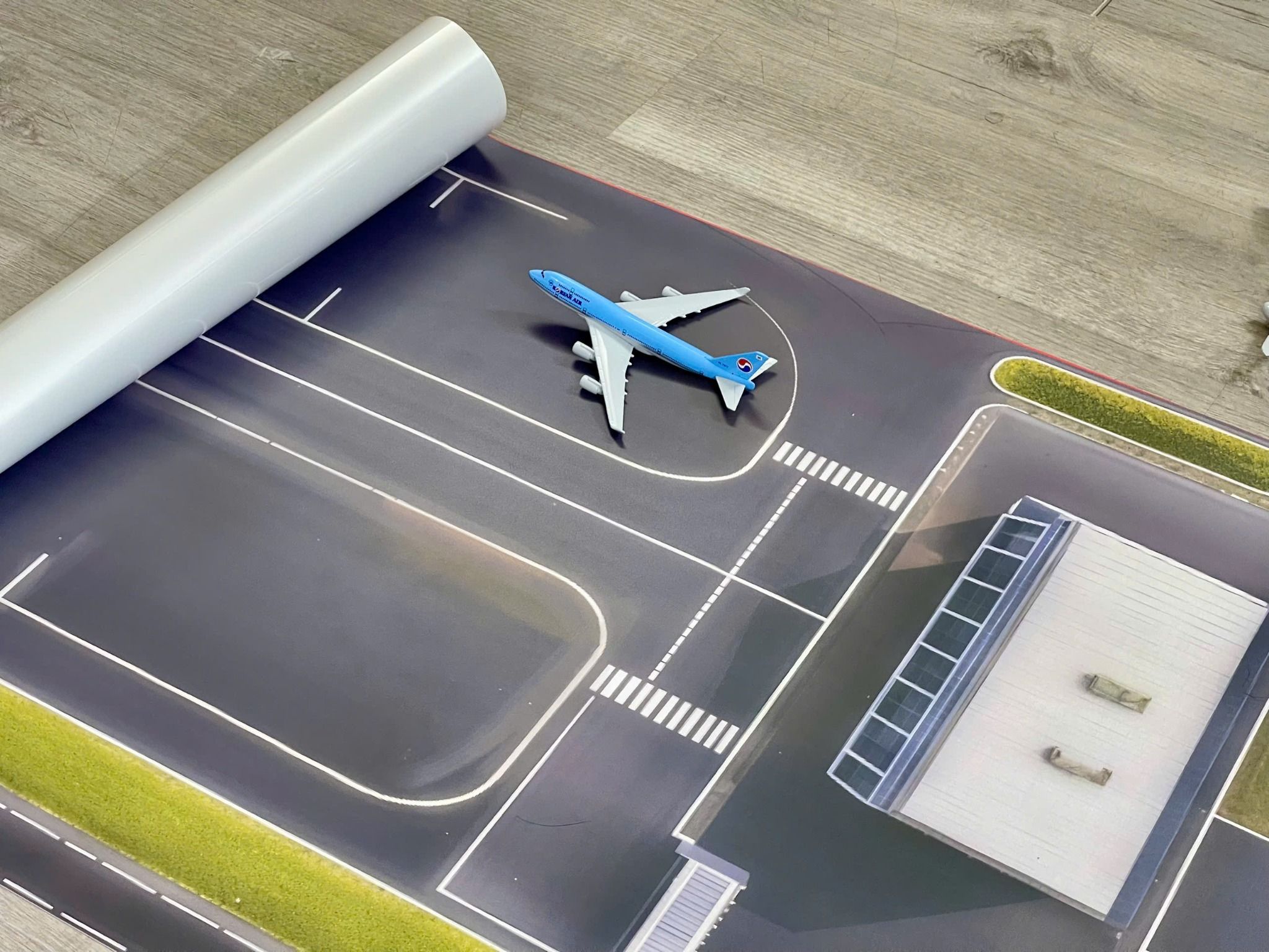  Phụ kiện trưng bày sàn đỗ xe, mặt đường chất liệu in pp 60x120cm cán mờ chống nước bụi bẩn dành cho xe mô hình nhiều tỉ lệ DR048 