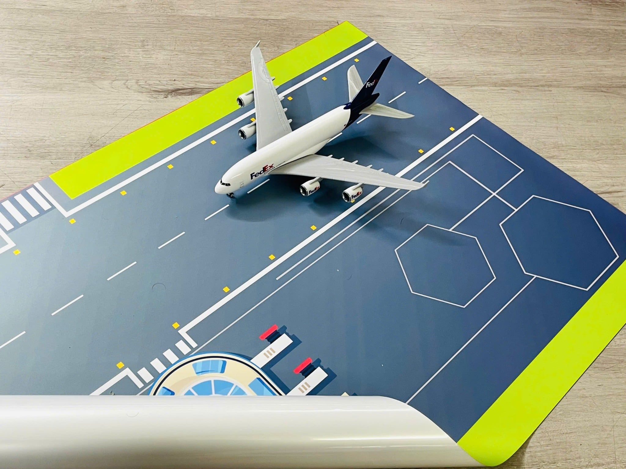  Phụ kiện trưng bày sàn đỗ, đường băng máy bay mô hình chất liệu in pp 60x120cm cán mờ chống nước bụi bẩn dành cho máy bay nhiều tỉ lệ DR047 