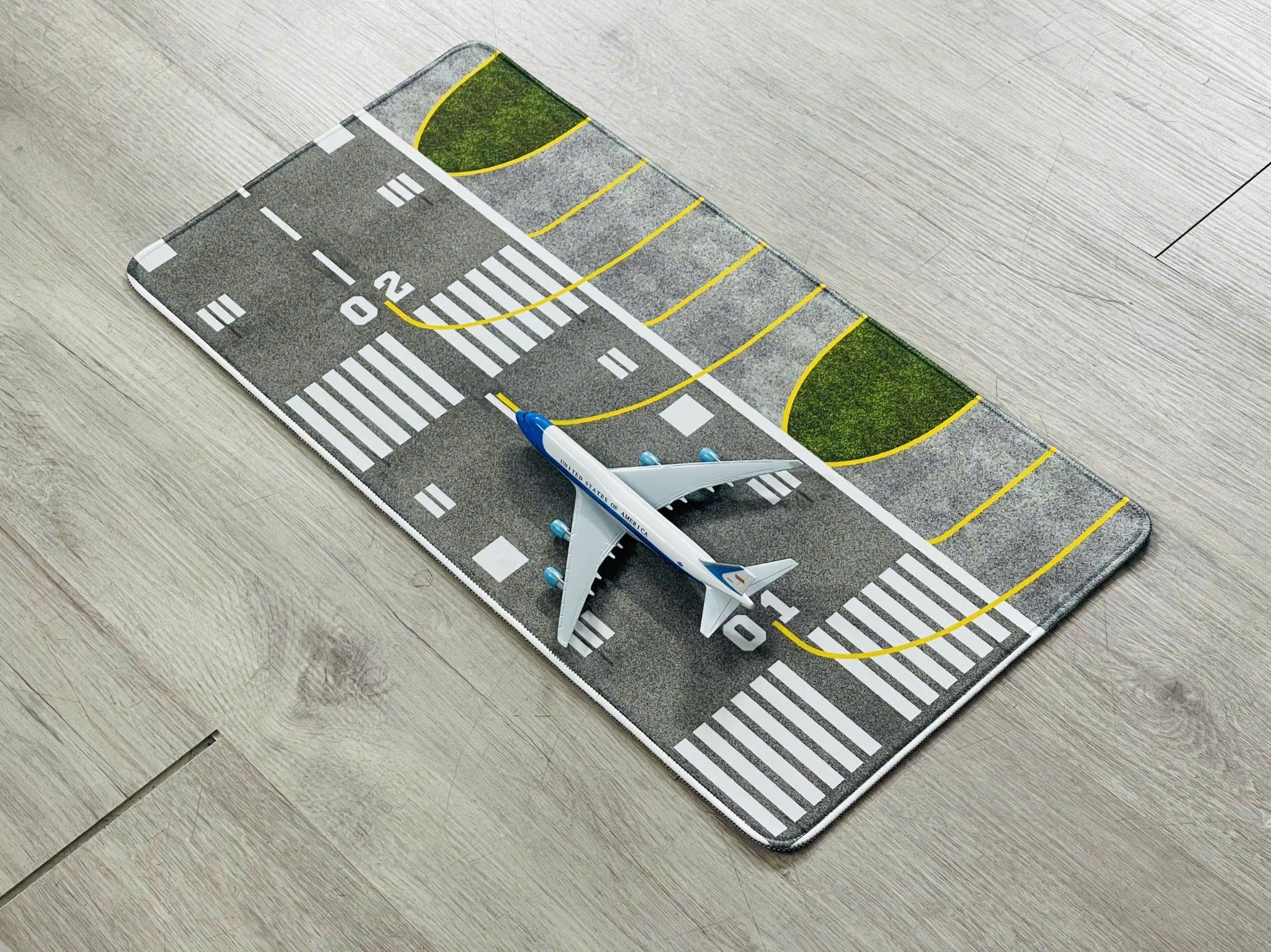  Phụ kiện thảm sa bàn chống trượt mô phỏng bãi đáp, đường băng lớn kích thước 60x30cm cho mô hình máy bay Autono1 PT029 