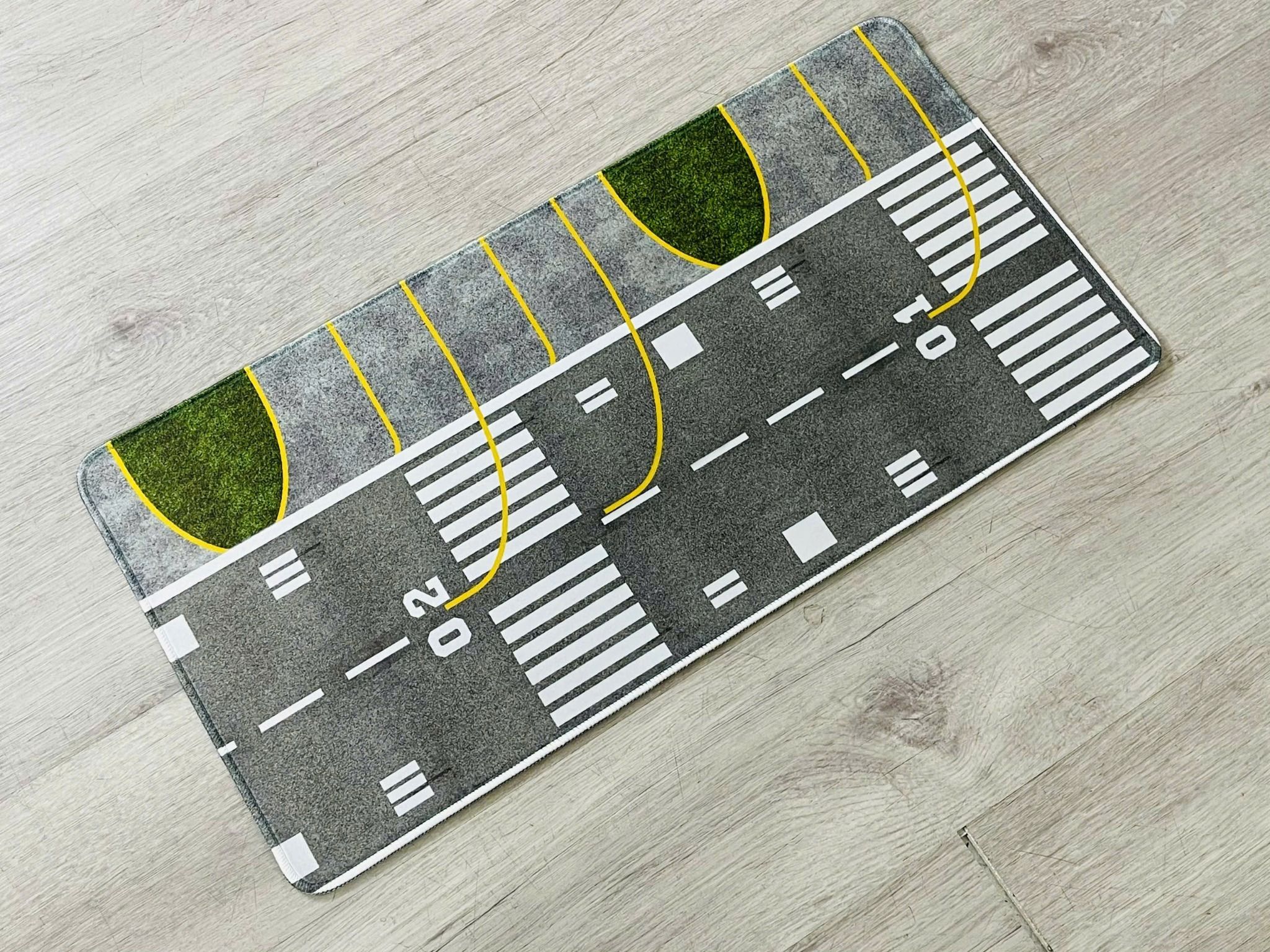  Phụ kiện thảm sa bàn chống trượt mô phỏng bãi đáp, đường băng lớn kích thước 60x30cm cho mô hình máy bay Autono1 PT029 